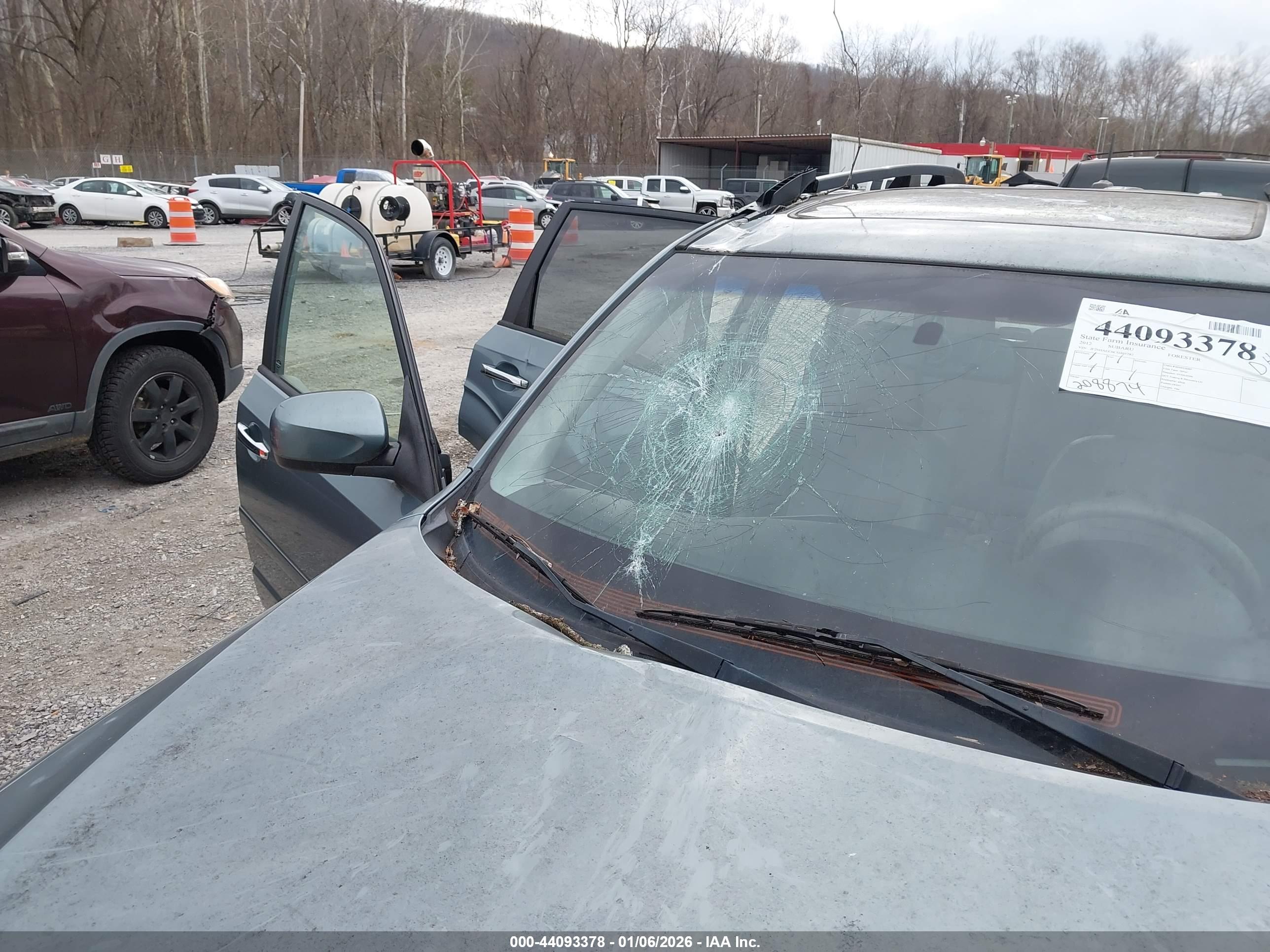 SUBARU FORESTER image 6