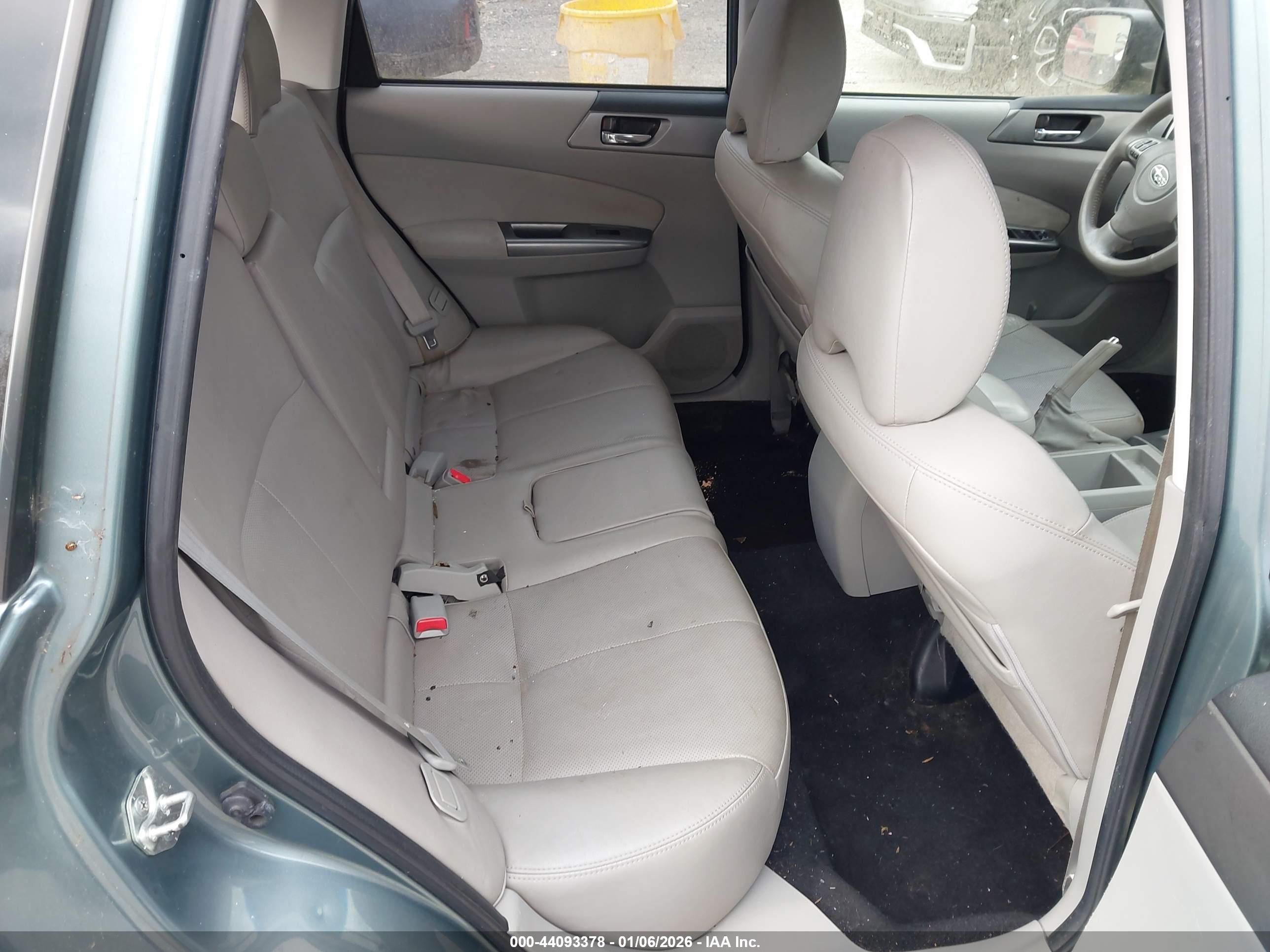 SUBARU FORESTER image 8