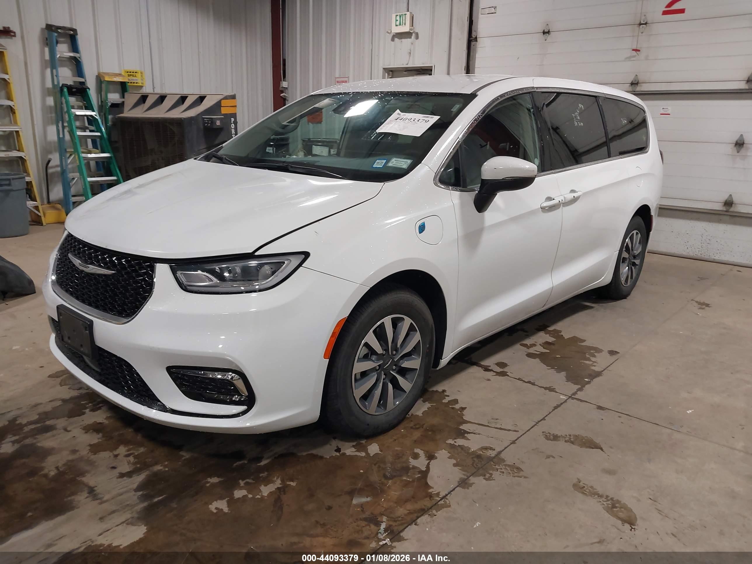 CHRYSLER PACIFICA image 2