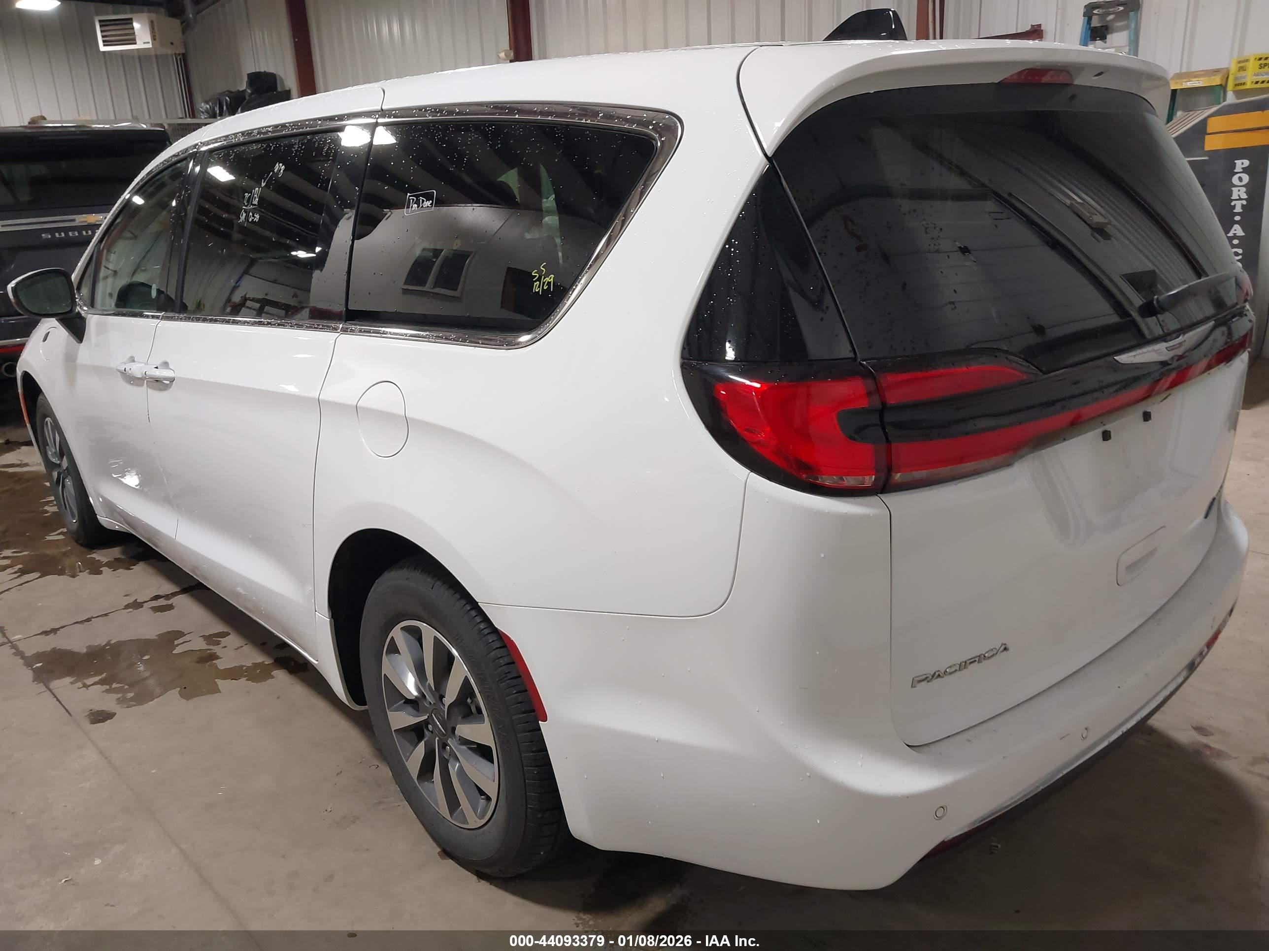 CHRYSLER PACIFICA image 3