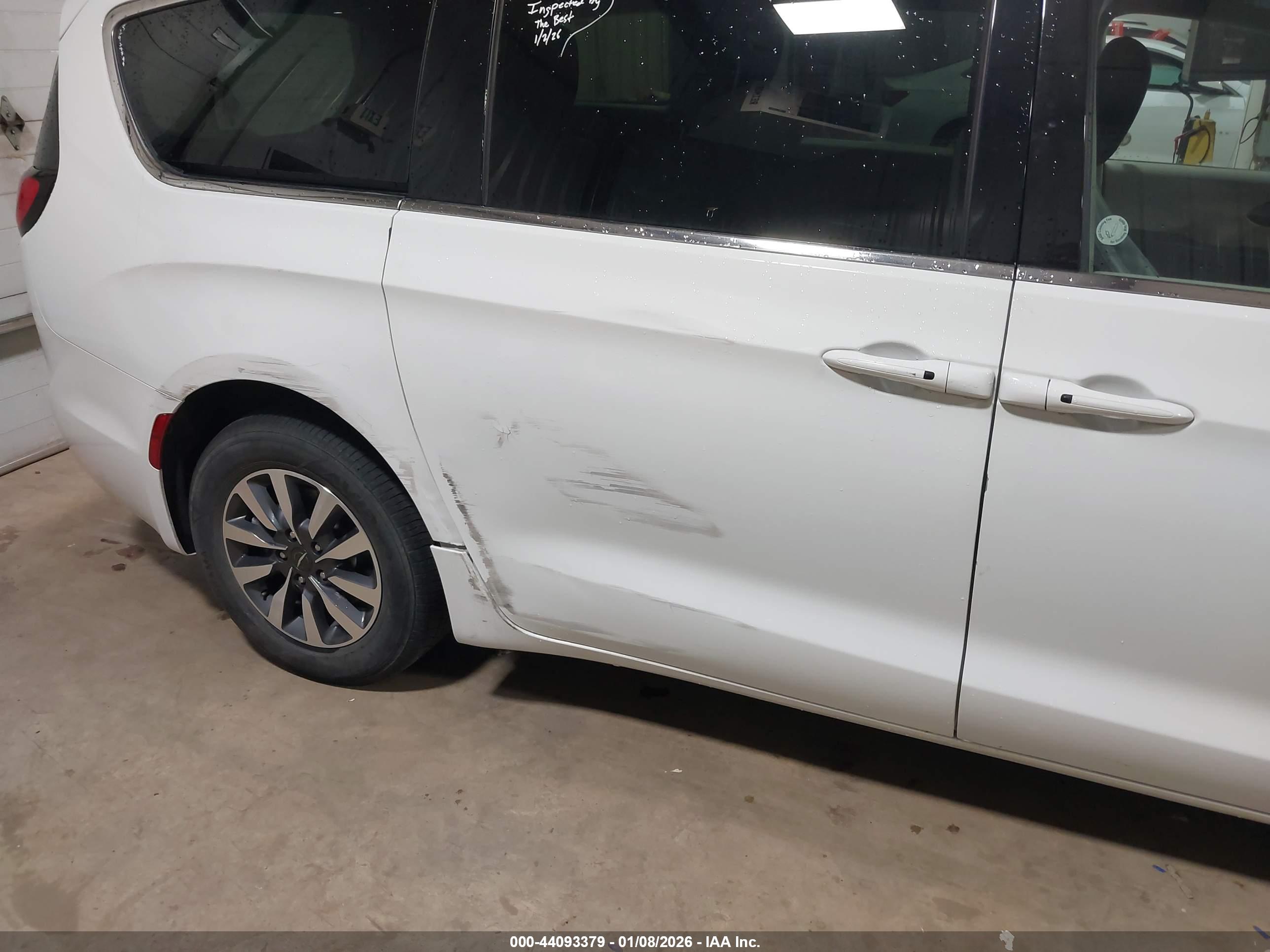 CHRYSLER PACIFICA image 6