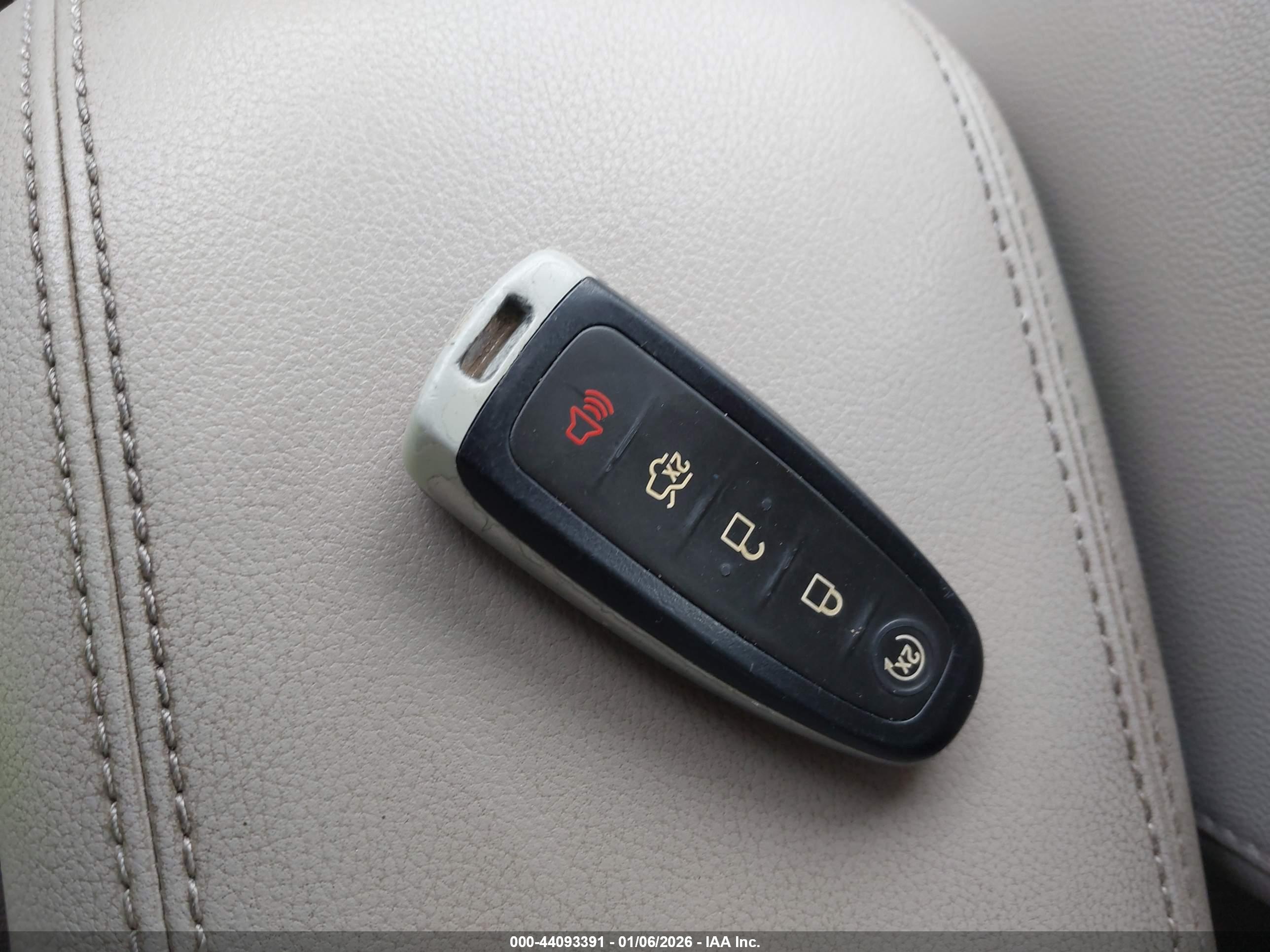 FORD C-MAX image 11