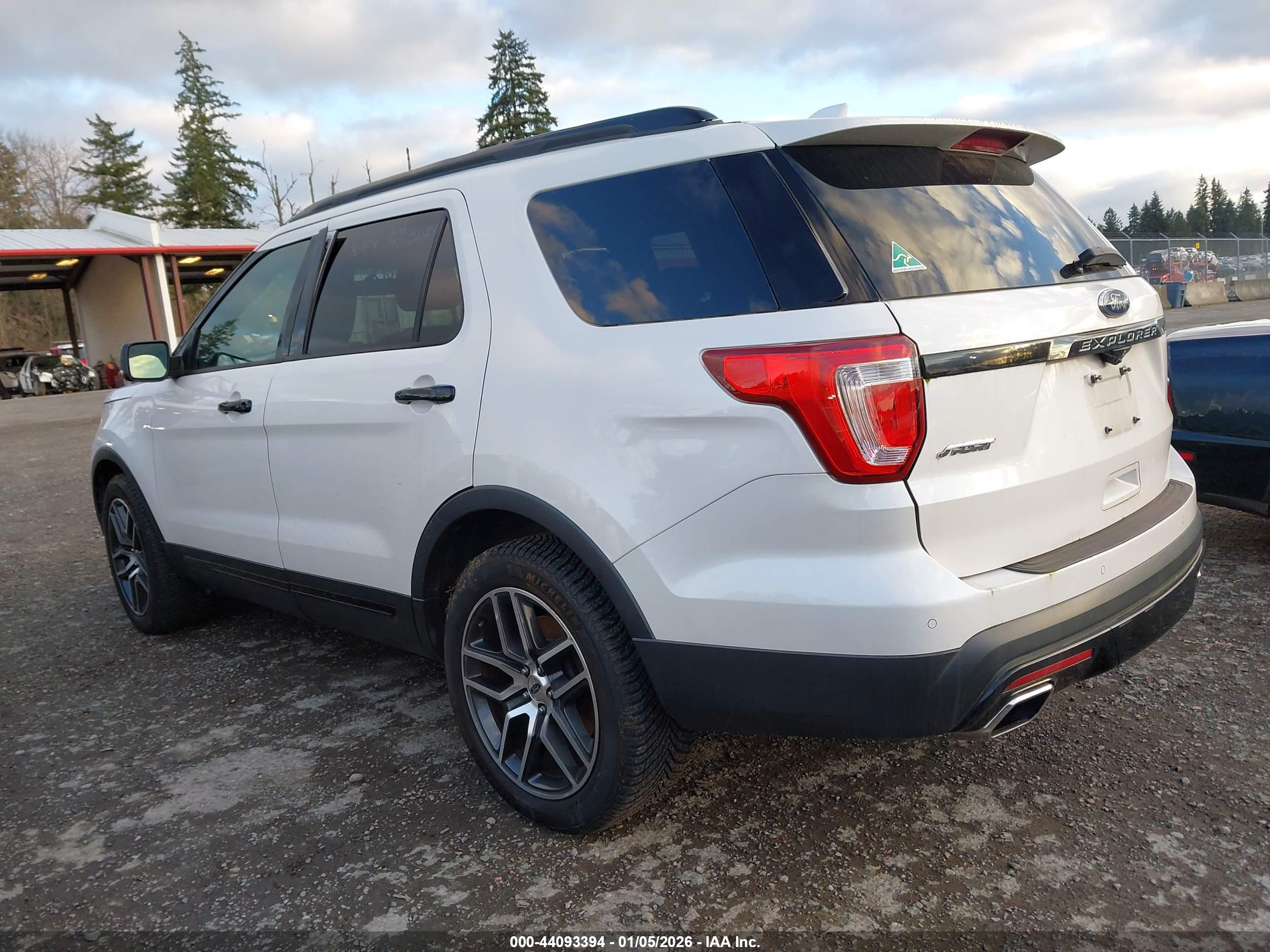 FORD EXPLORER image 3