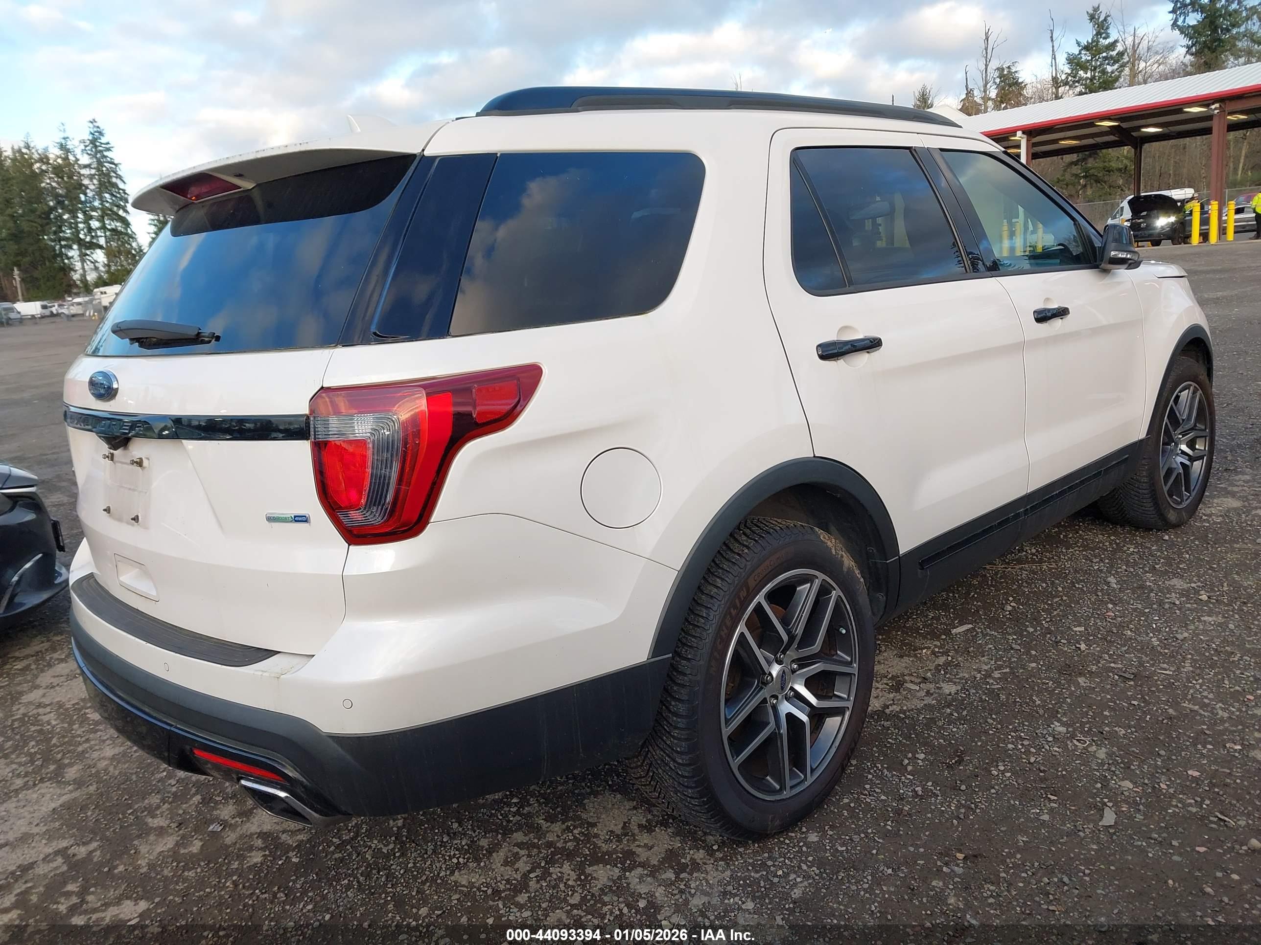 FORD EXPLORER image 4