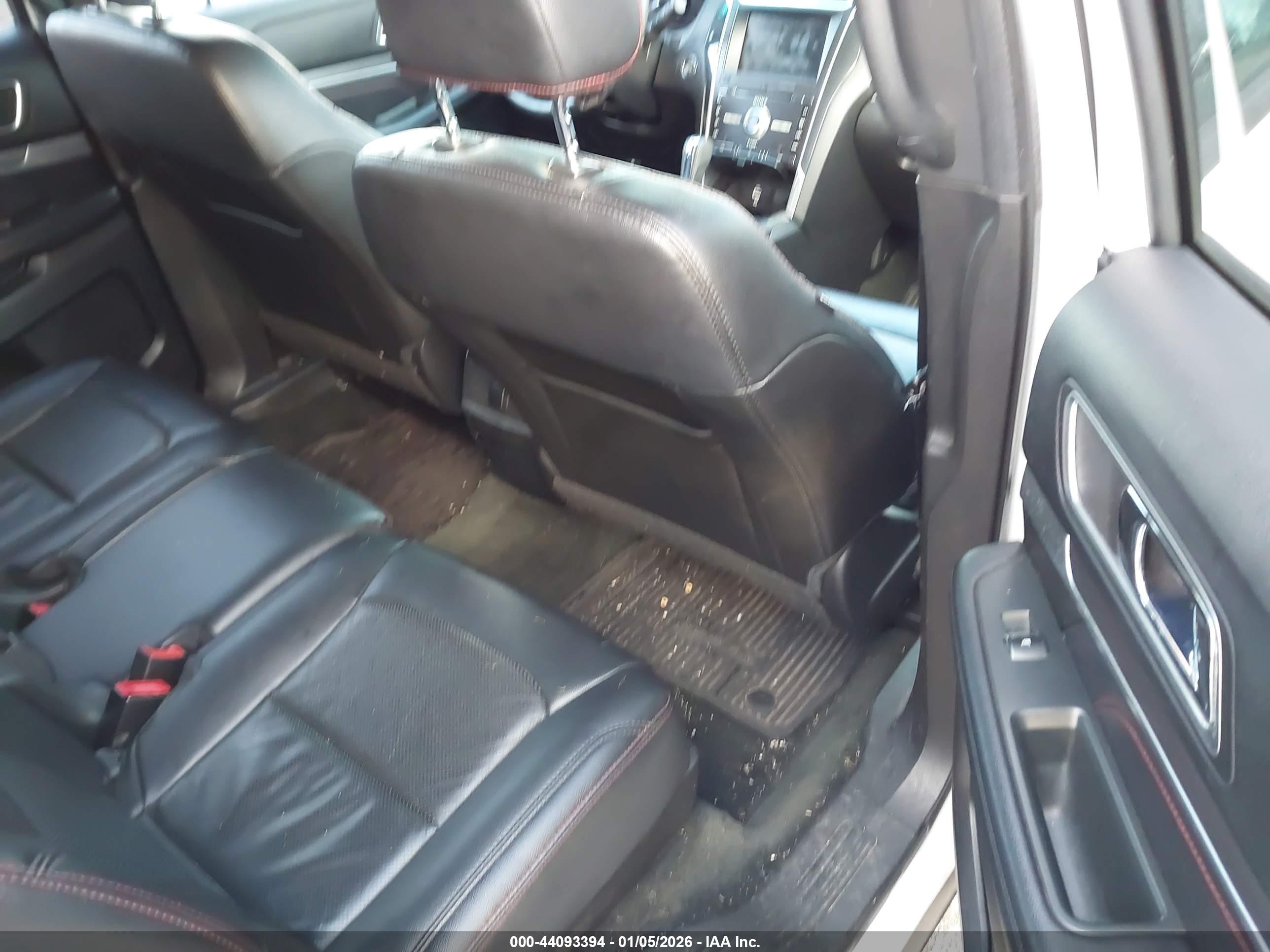 FORD EXPLORER image 8
