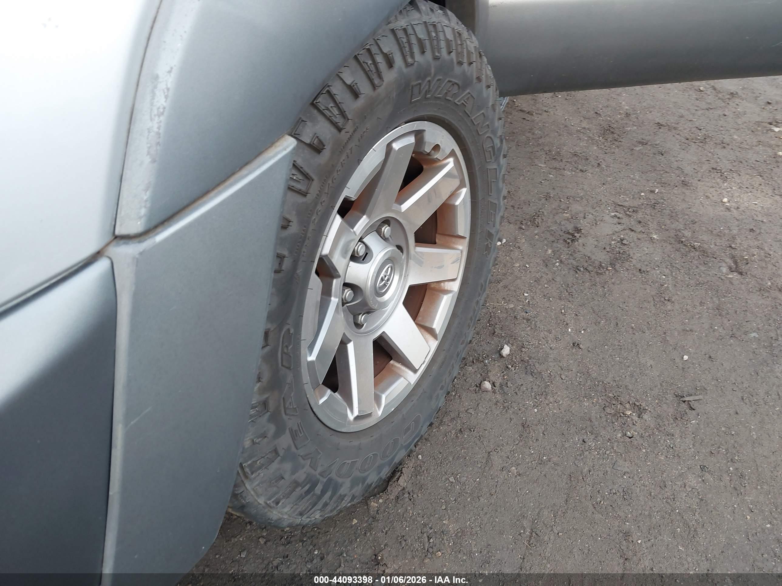 TOYOTA 4RUNNER image 6