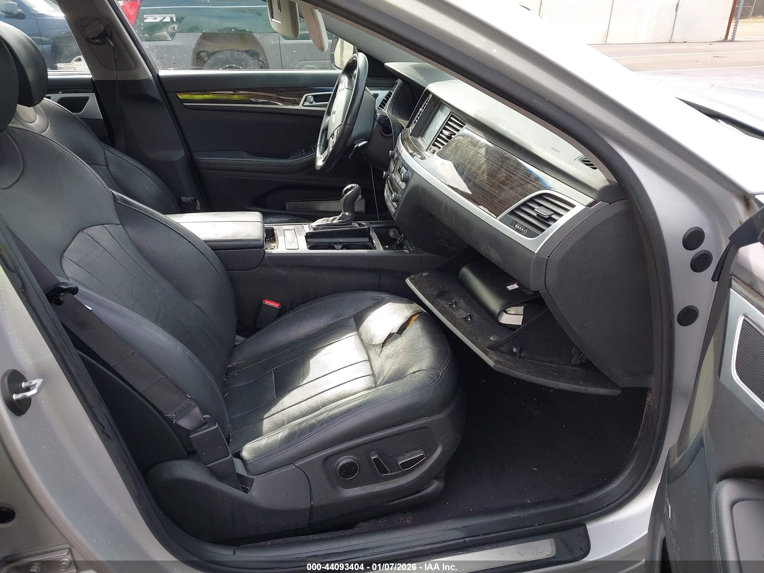 HYUNDAI GENESIS image 5