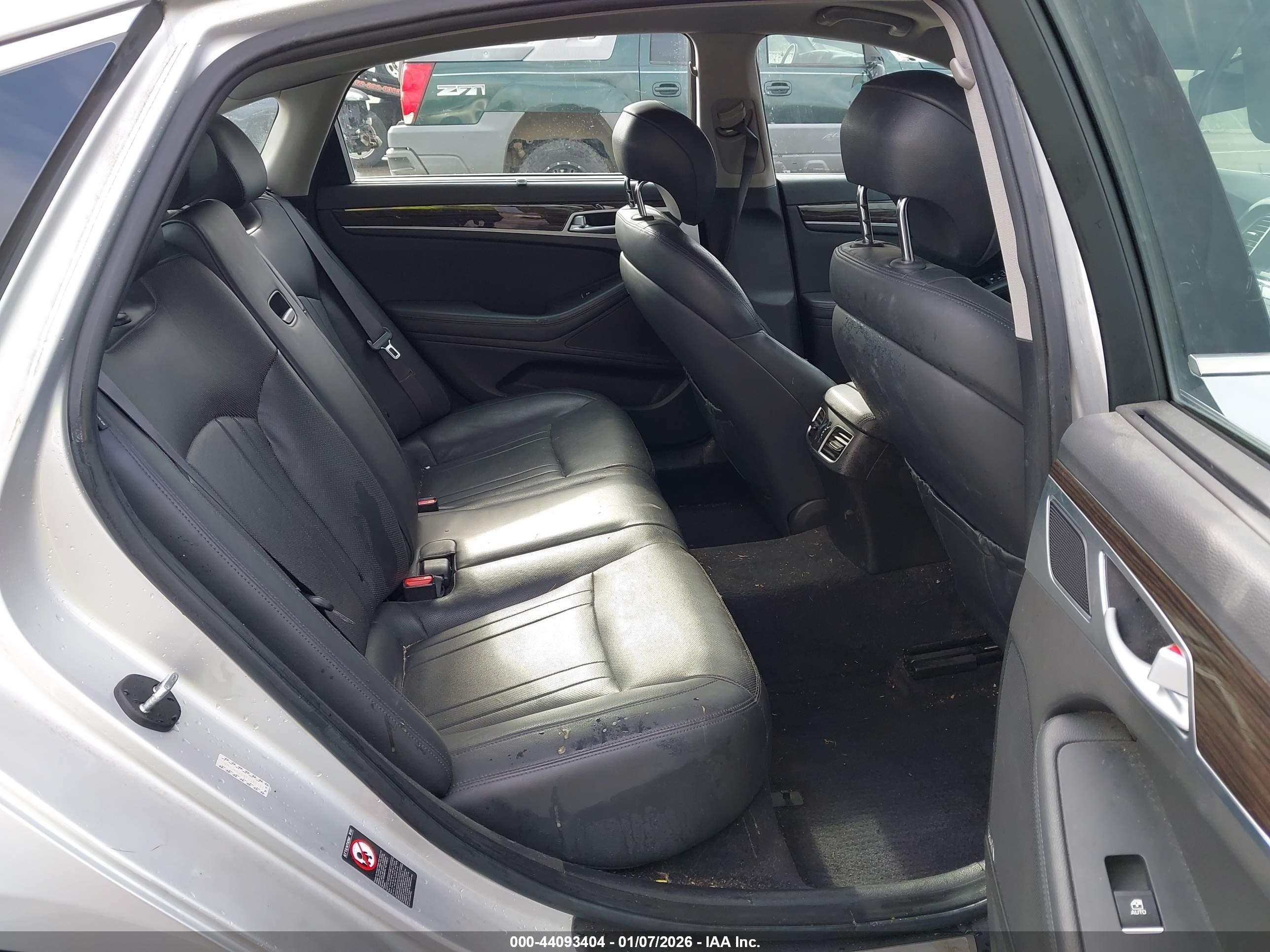 HYUNDAI GENESIS image 8