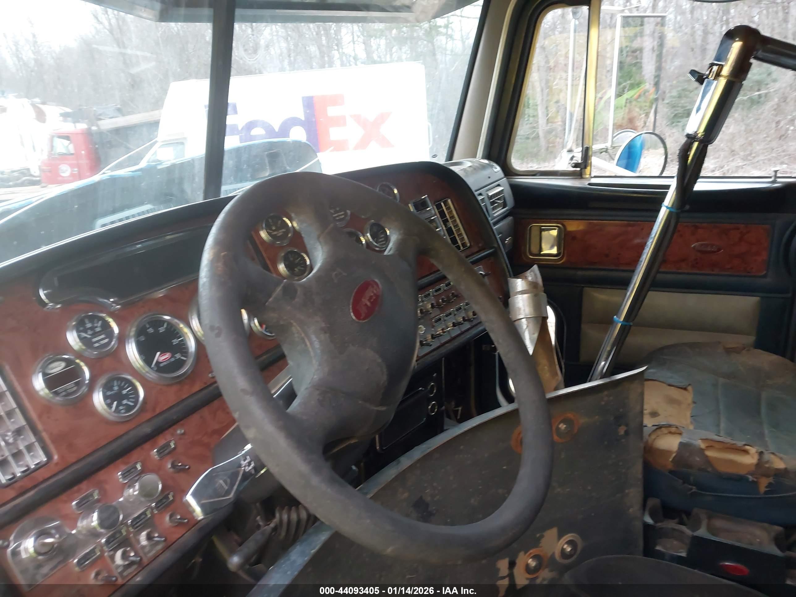 PETERBILT 379 image 7