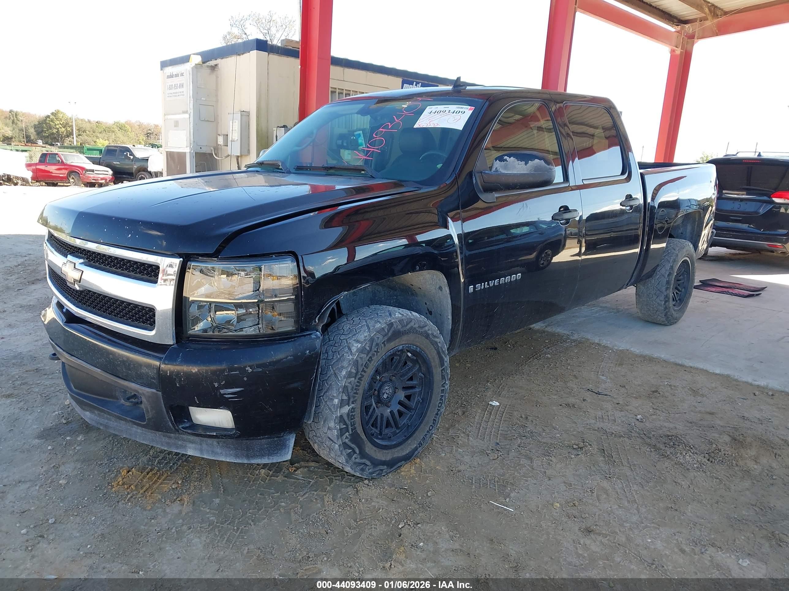 CHEVROLET SILVERADO image 2