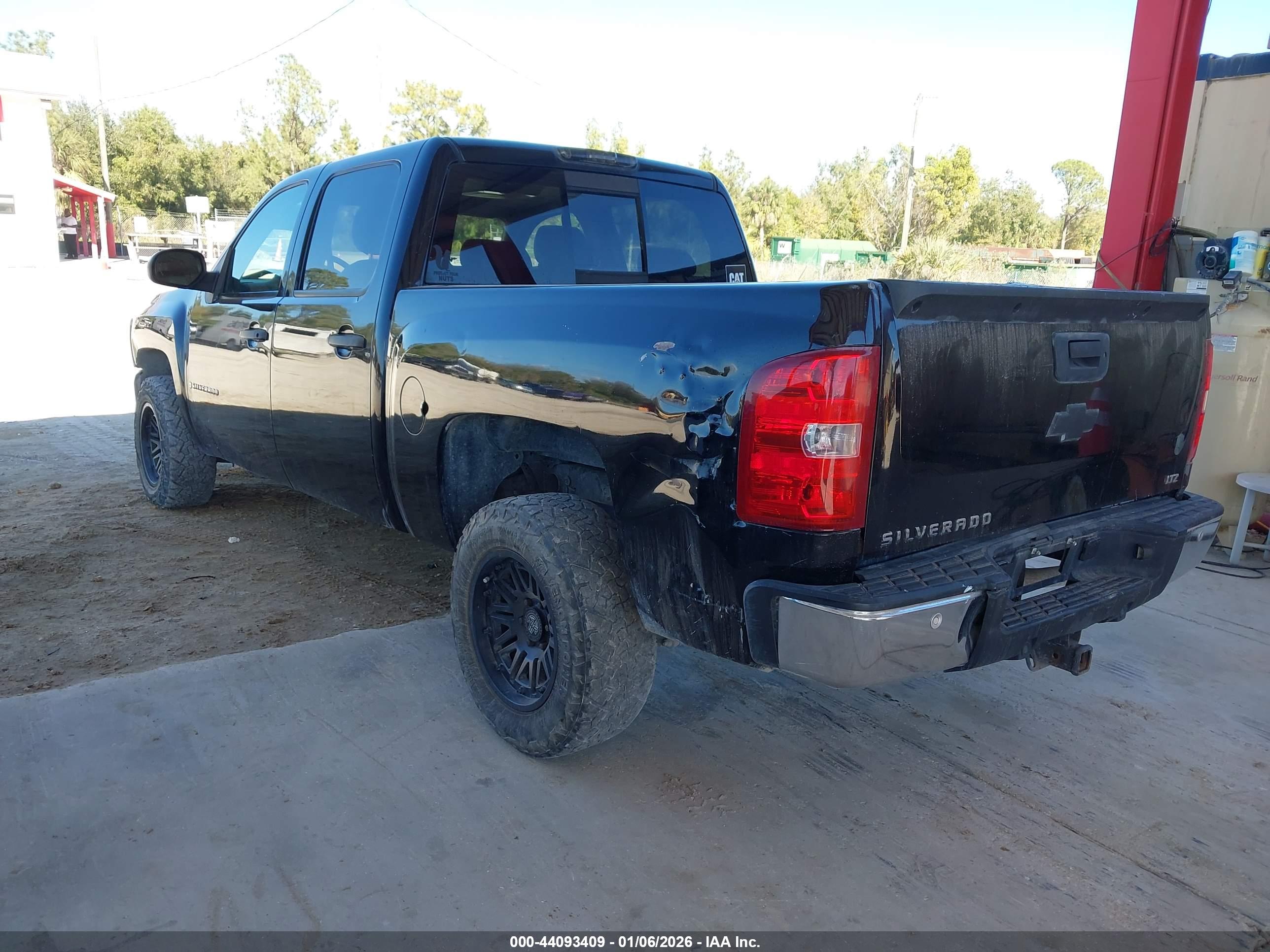 CHEVROLET SILVERADO image 3