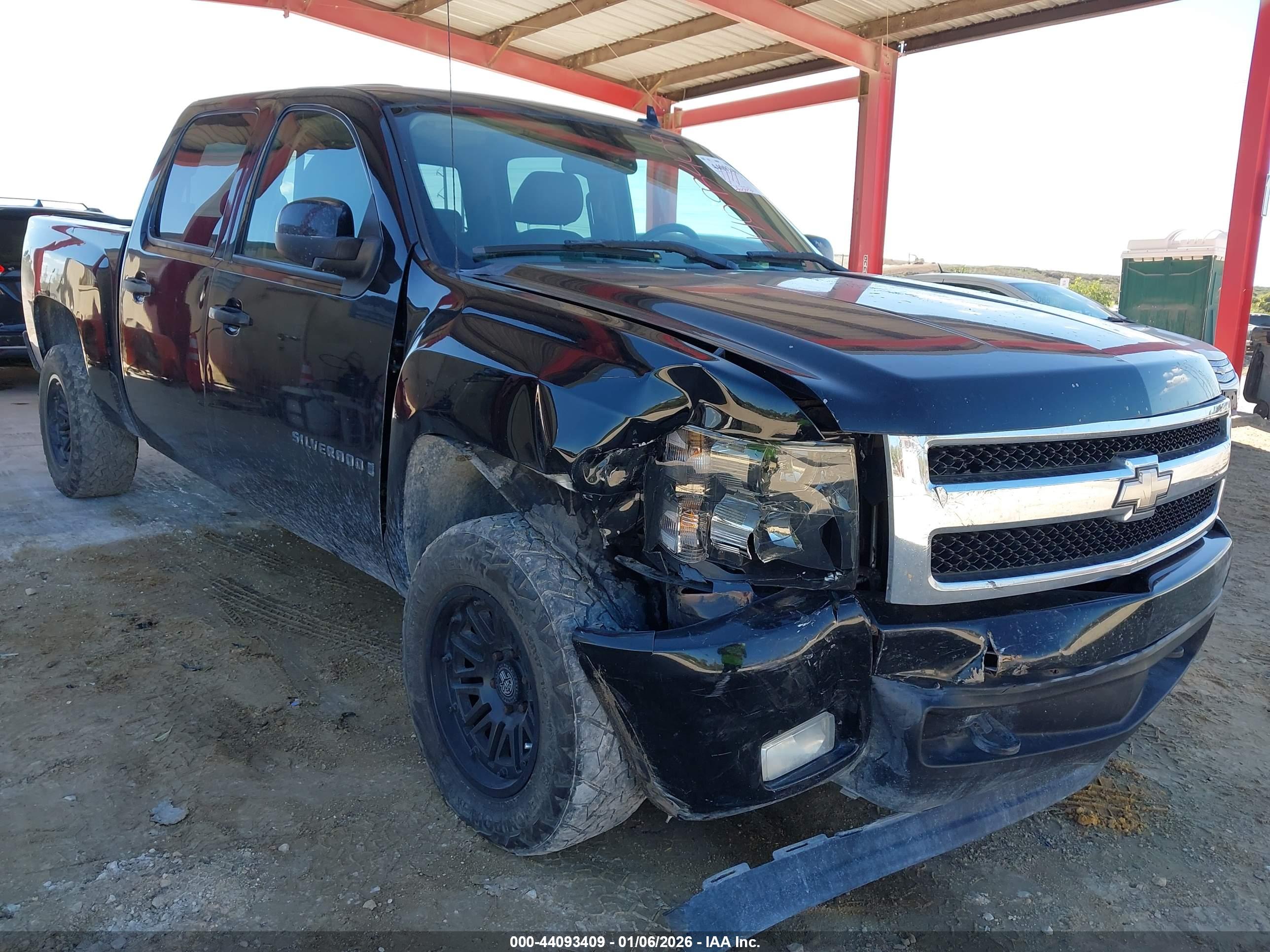 CHEVROLET SILVERADO image 6
