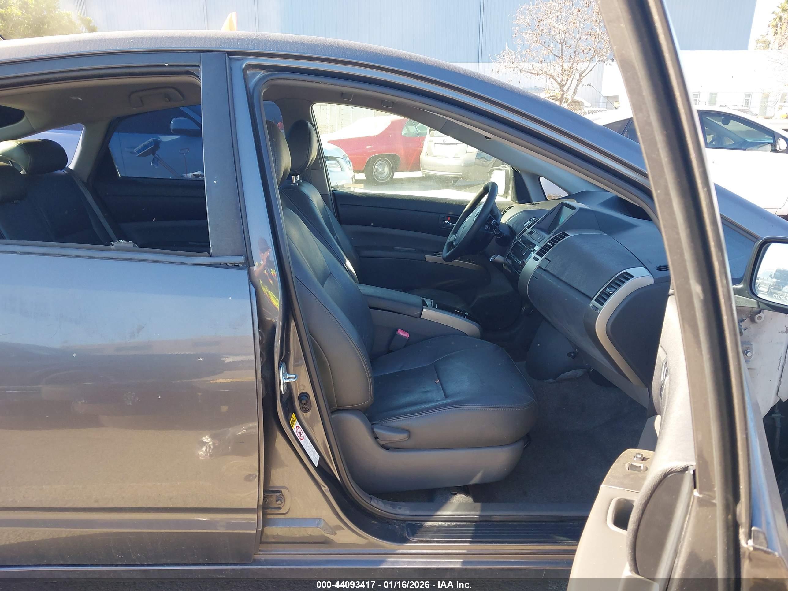 TOYOTA PRIUS image 5
