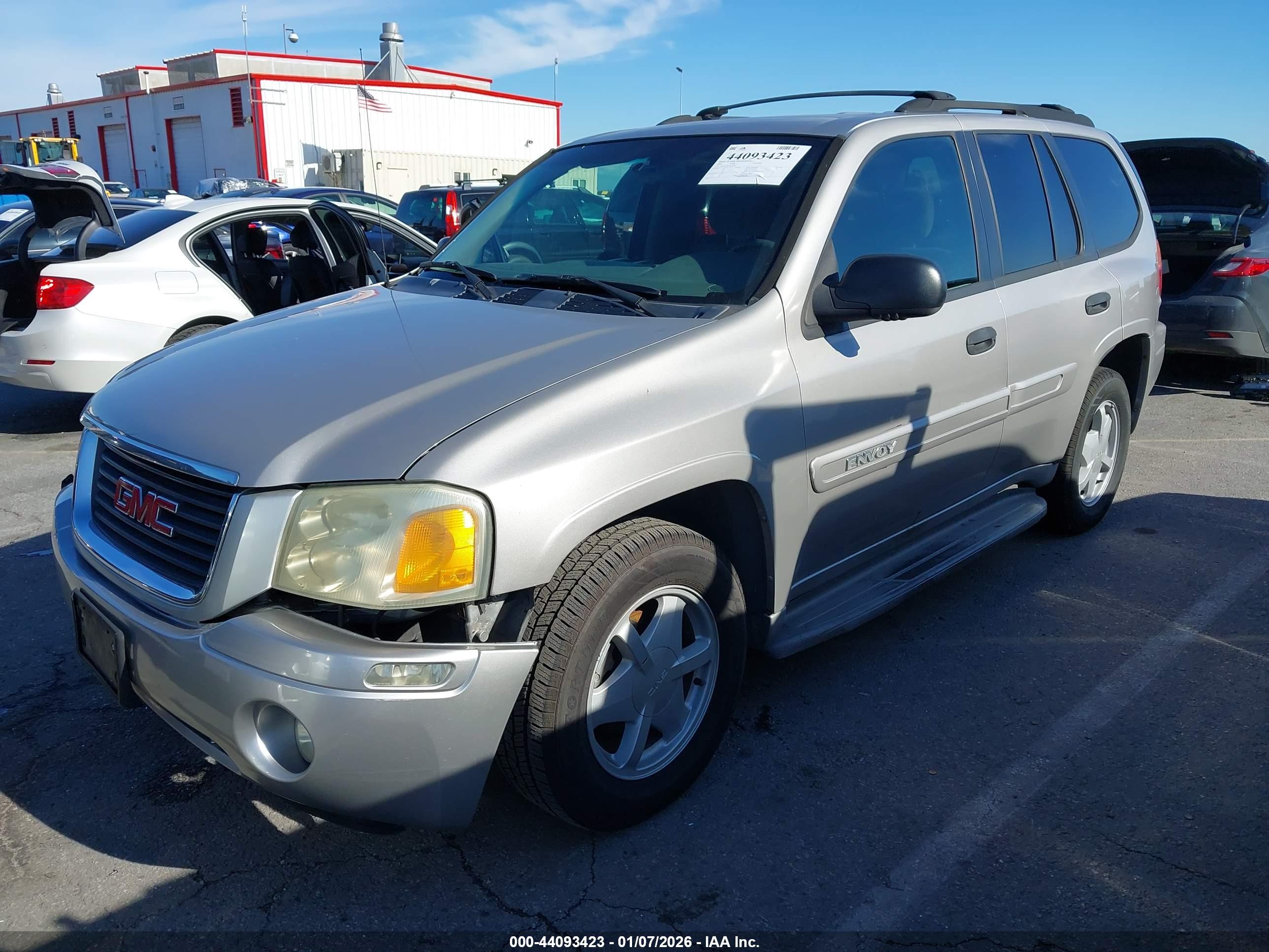GMC ENVOY image 2