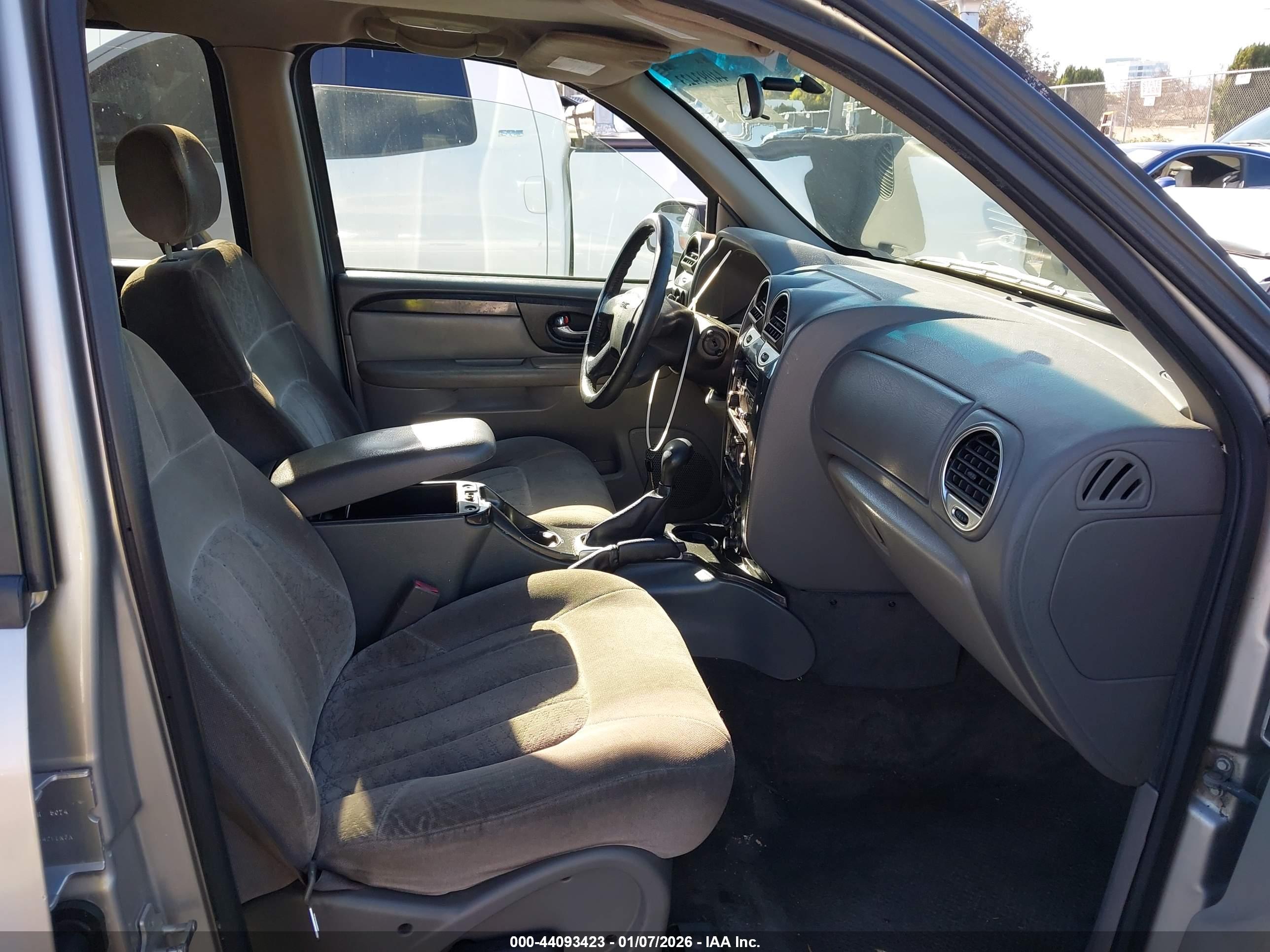 GMC ENVOY image 5
