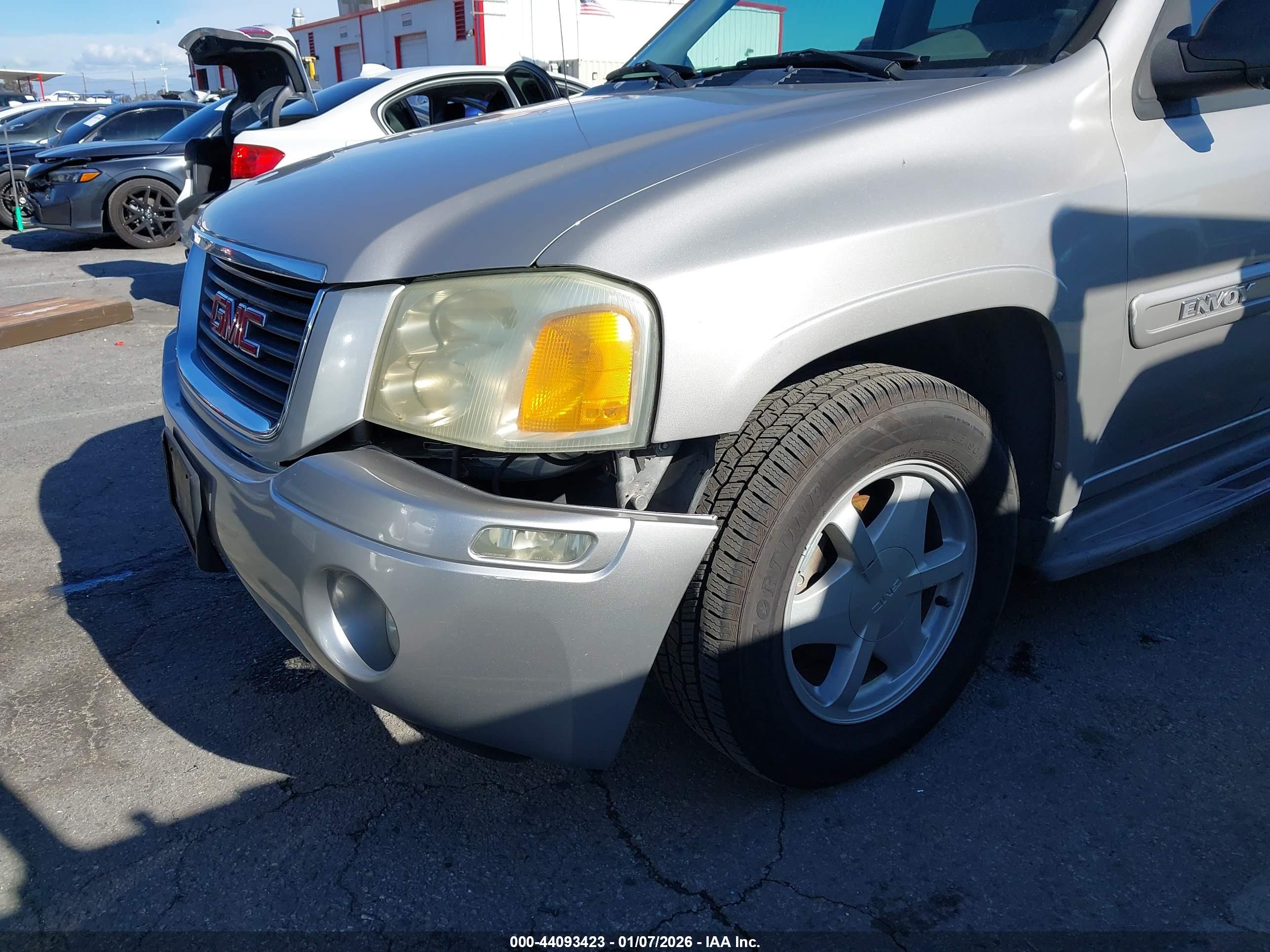 GMC ENVOY image 6