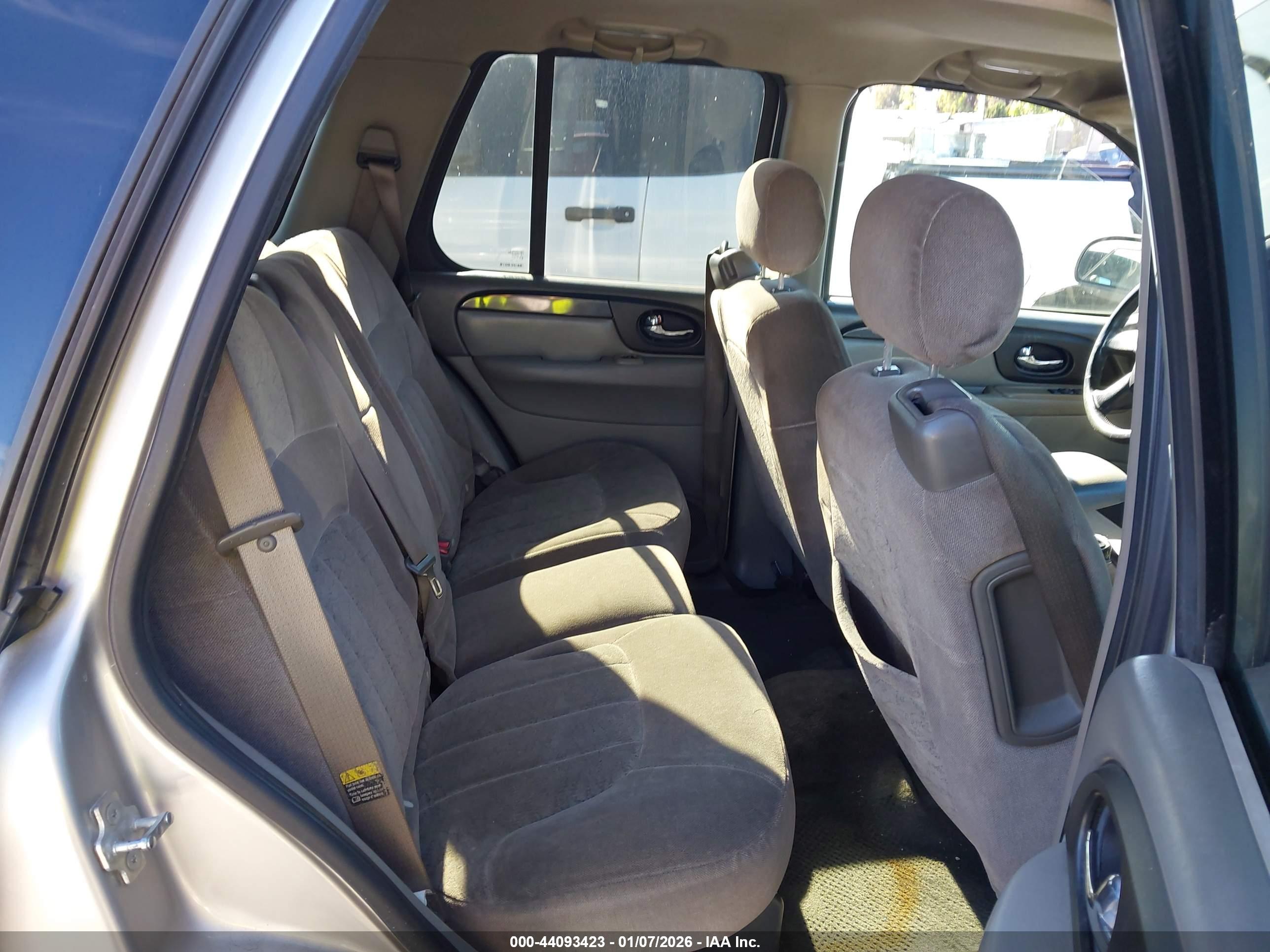 GMC ENVOY image 8