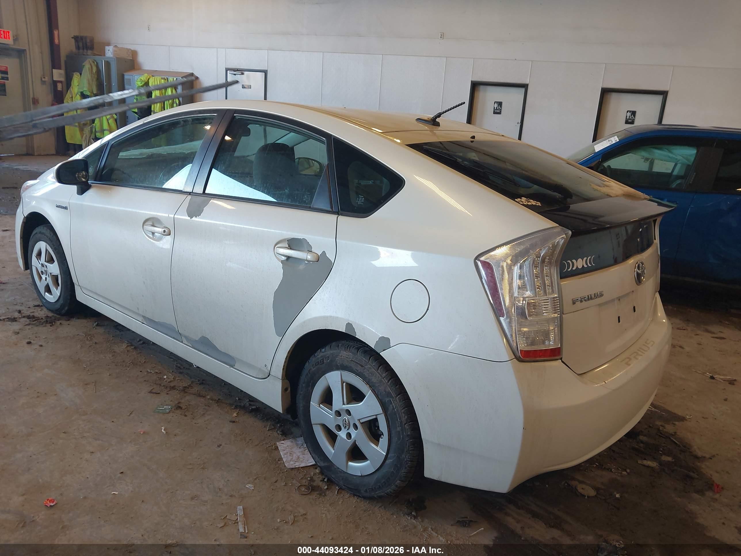 TOYOTA PRIUS image 3