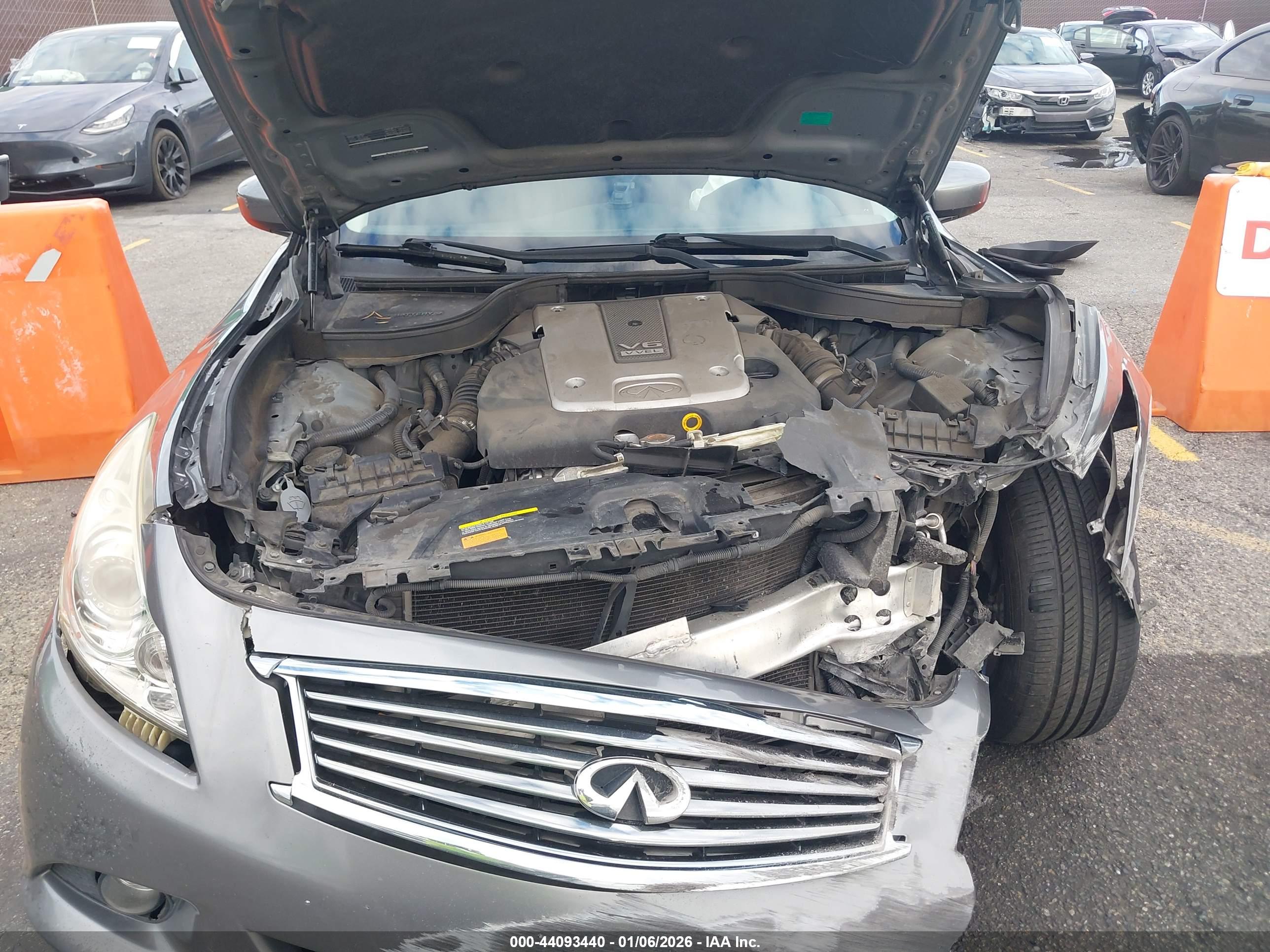 INFINITI Q40 image 10