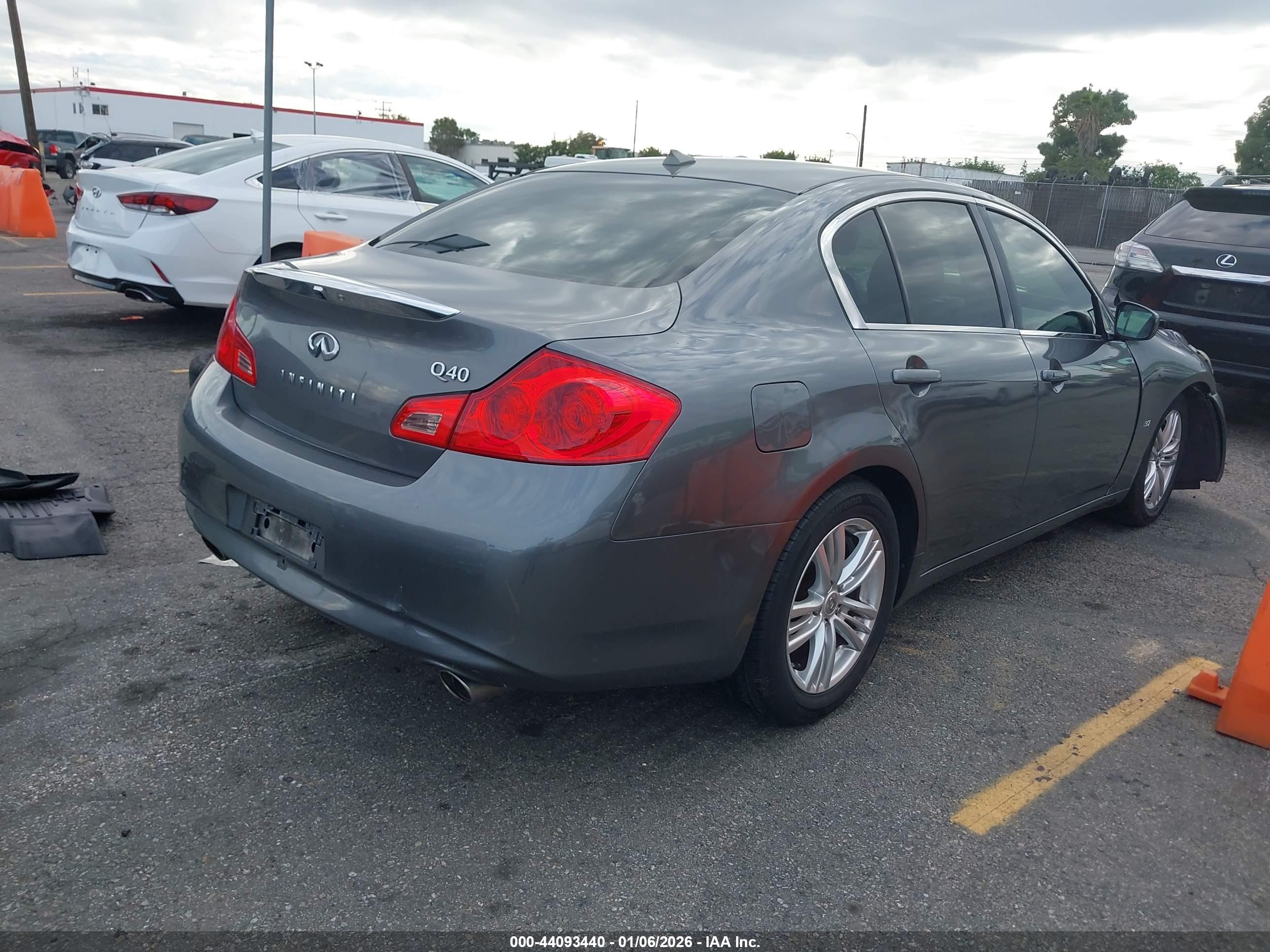 INFINITI Q40 image 4