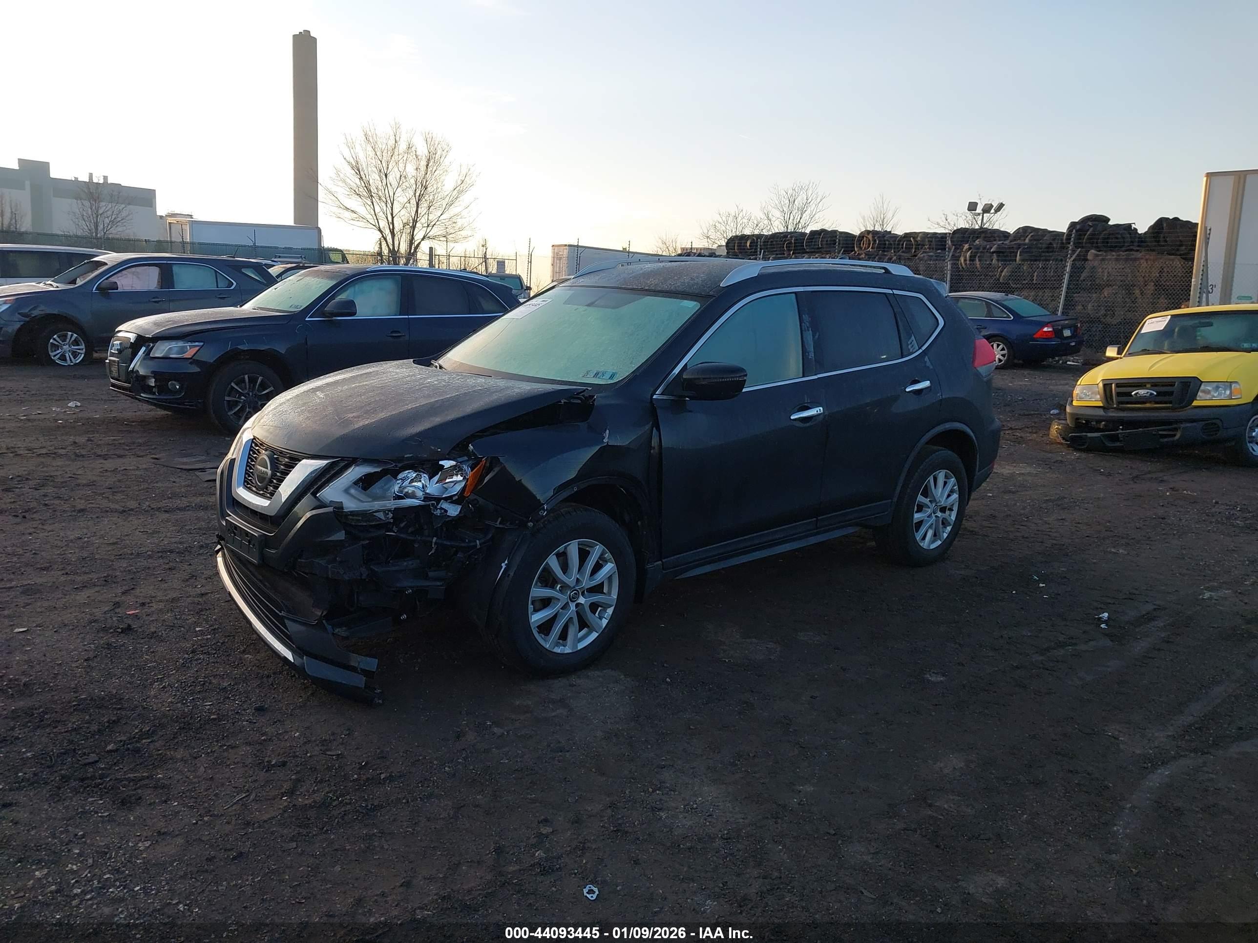 NISSAN ROGUE image 2