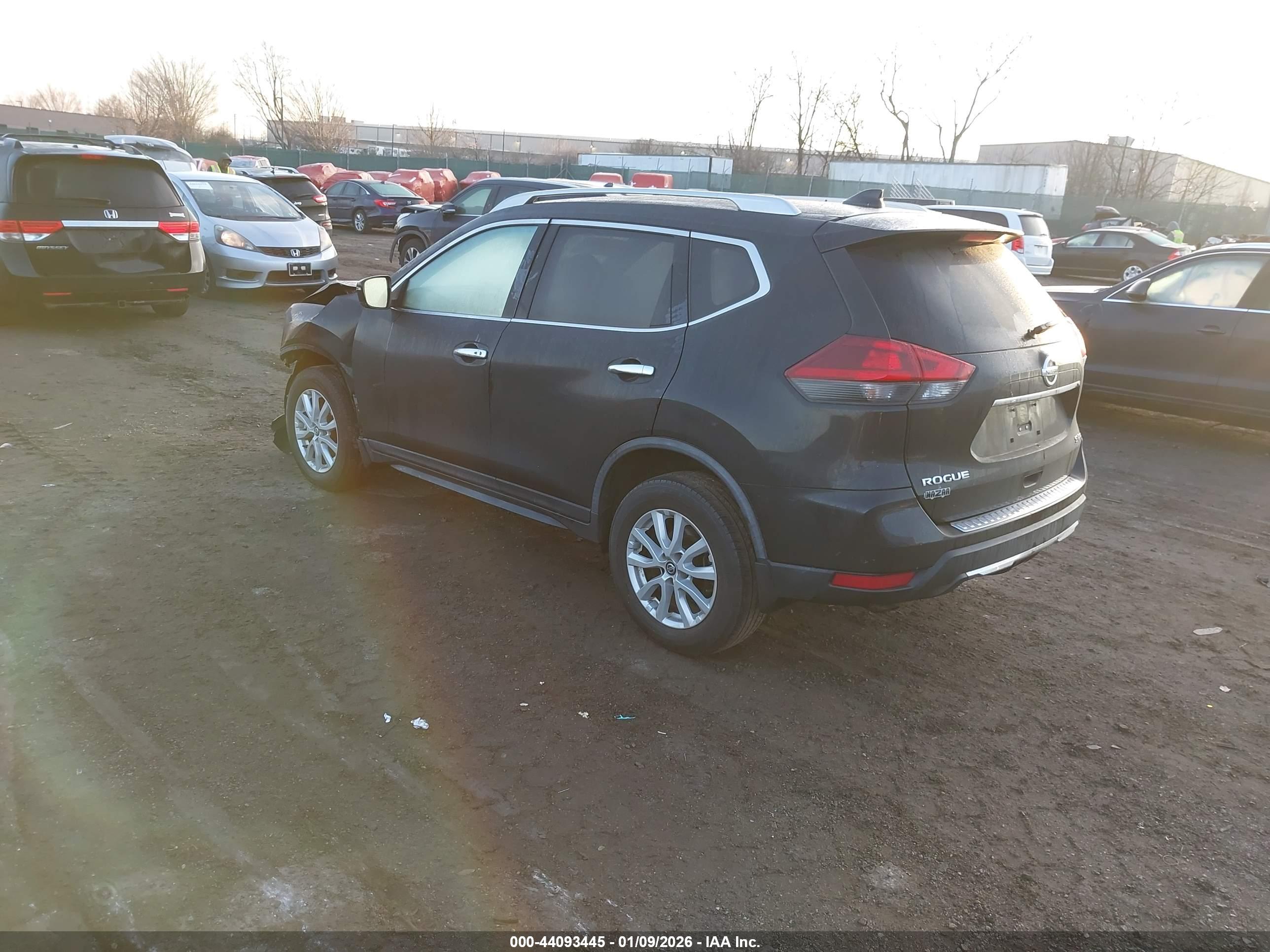 NISSAN ROGUE image 3