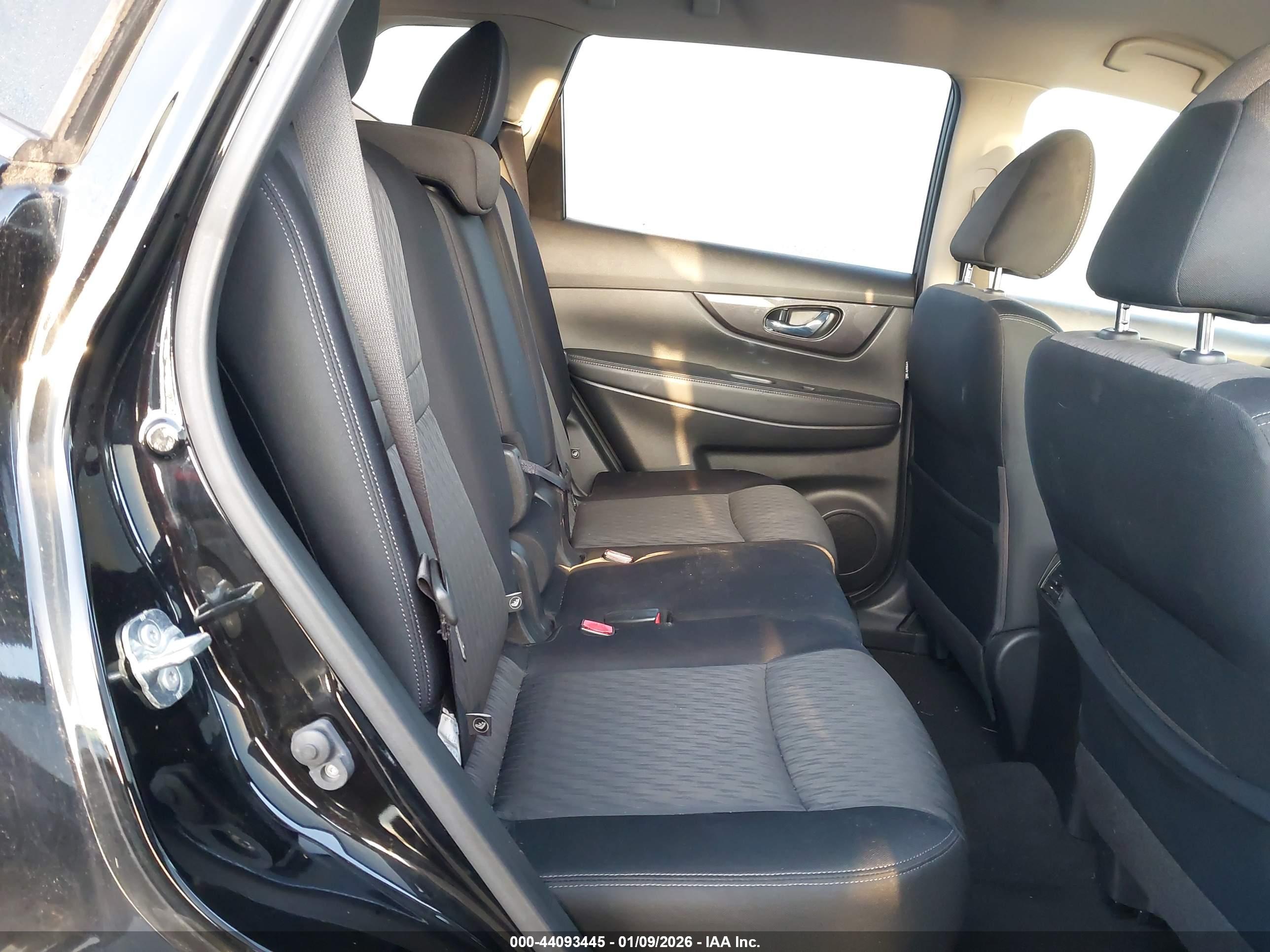 NISSAN ROGUE image 8