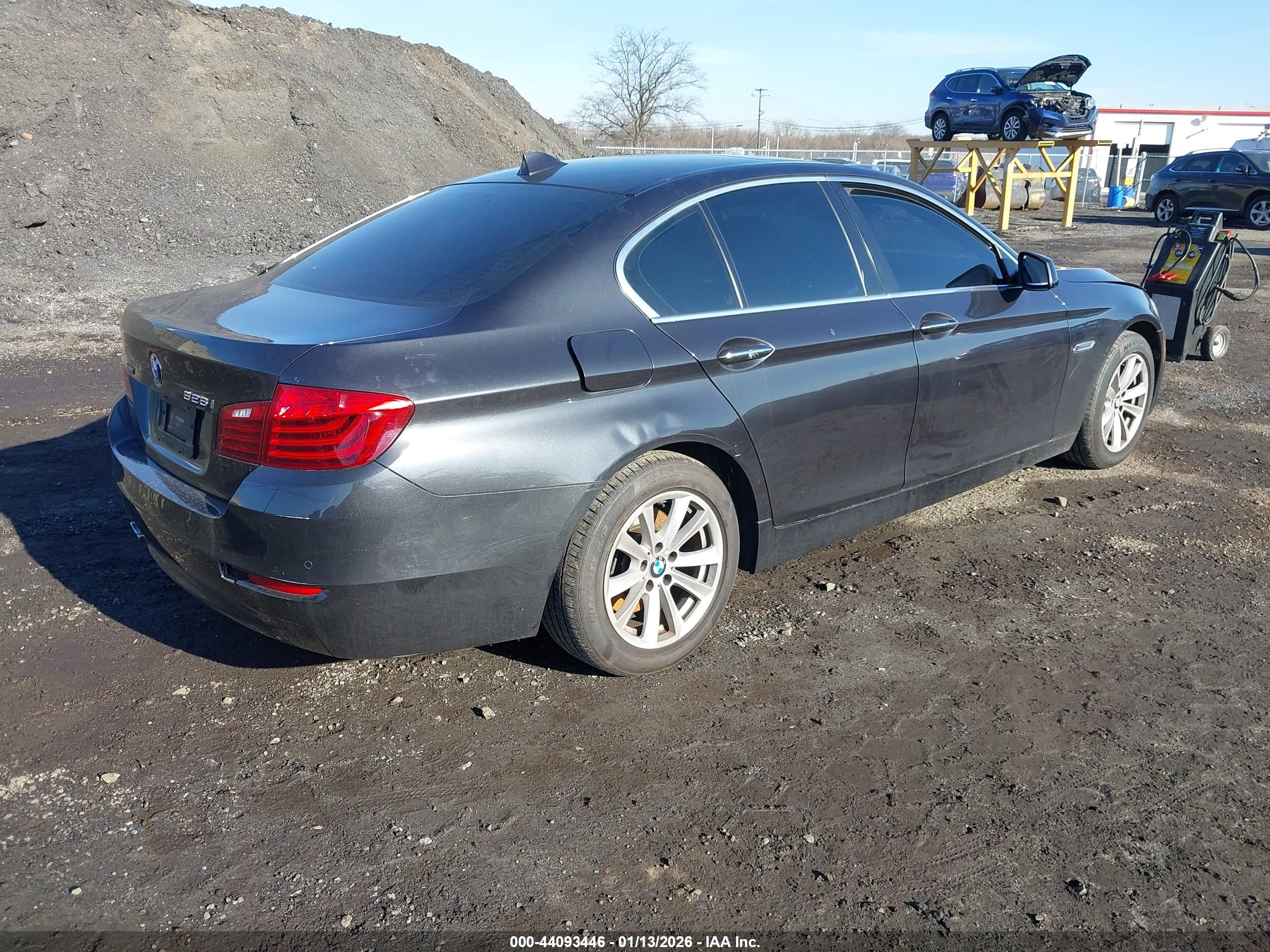 BMW 528I image 4