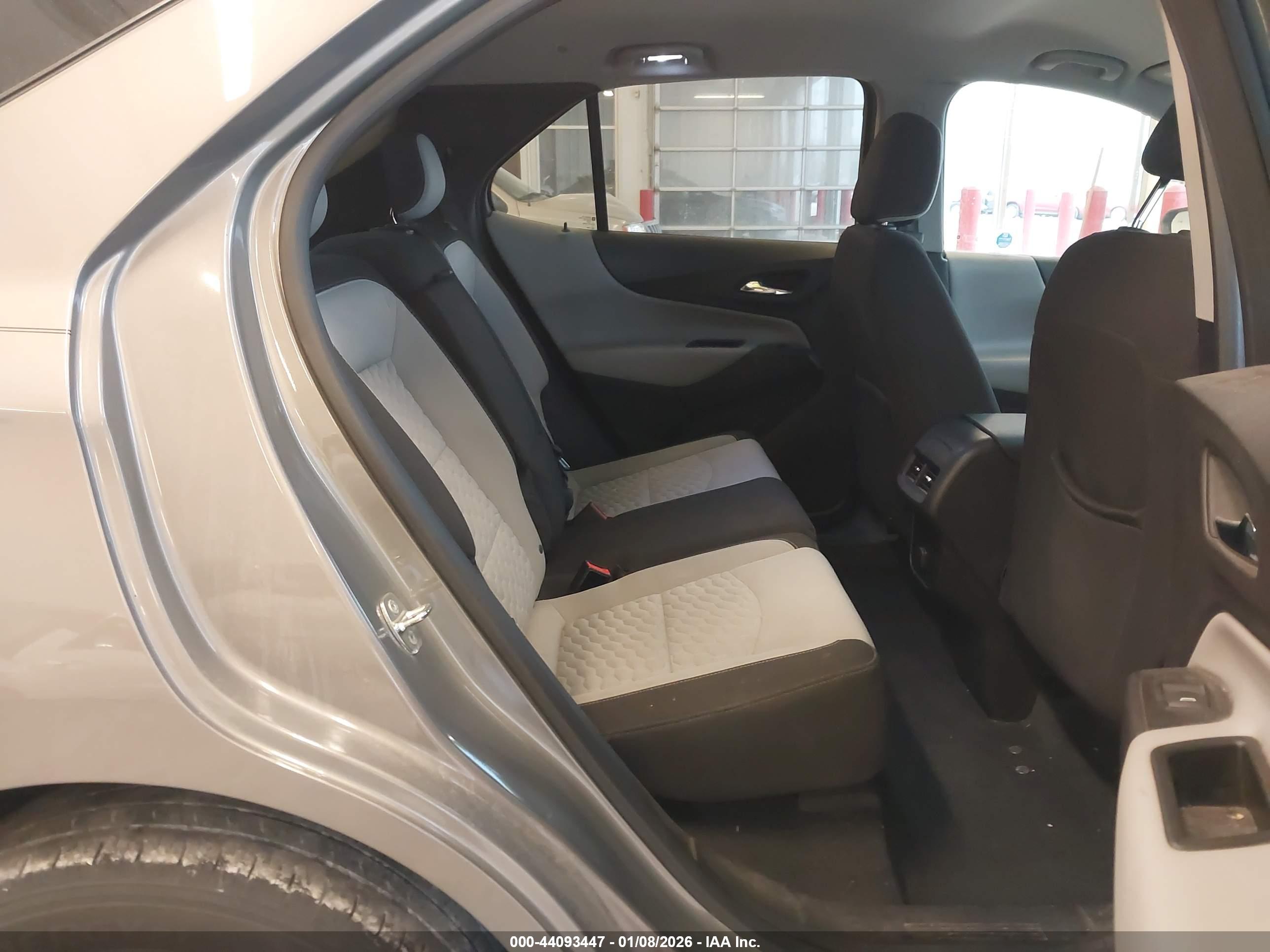 CHEVROLET EQUINOX image 8