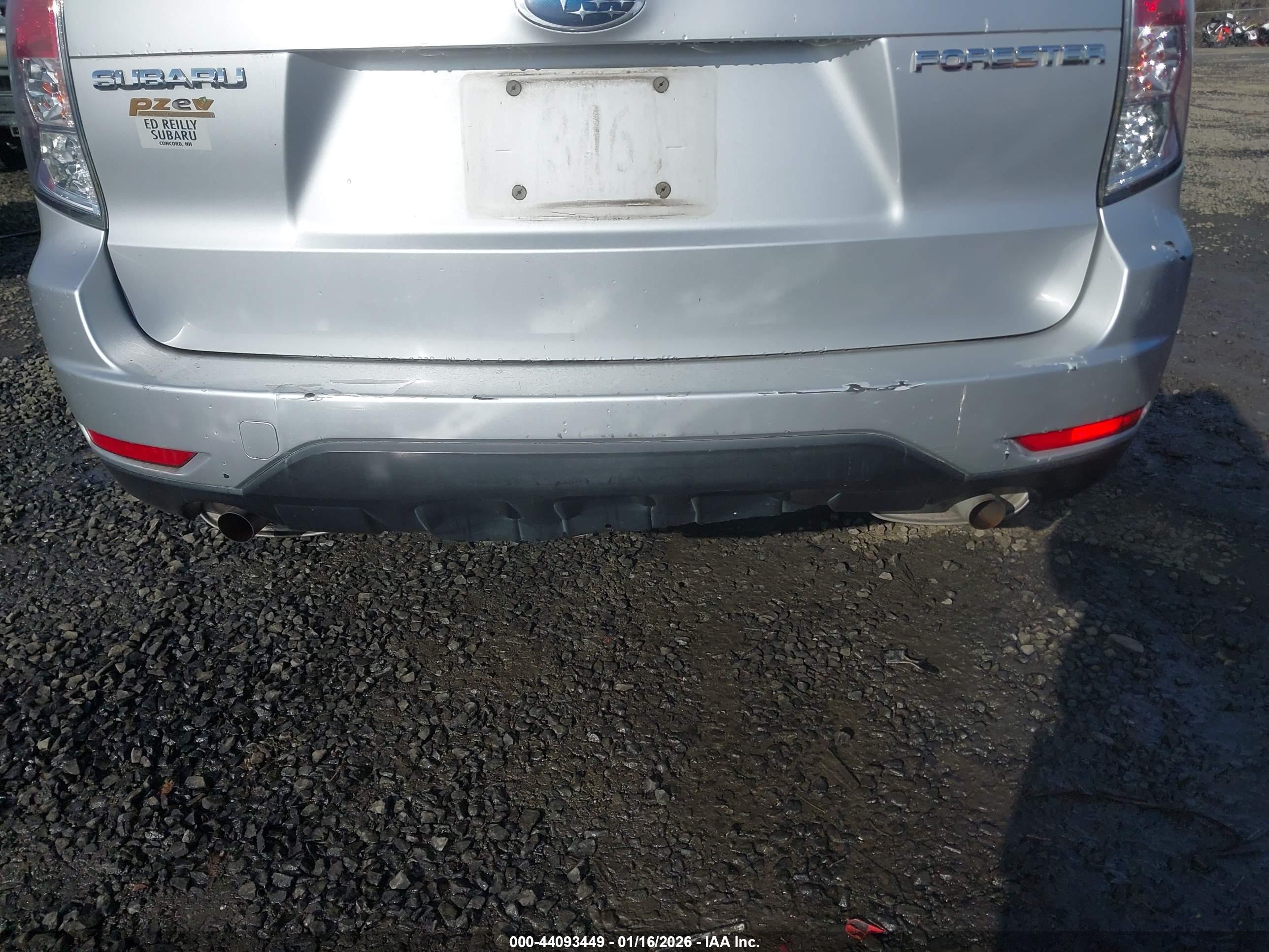 SUBARU FORESTER image 6
