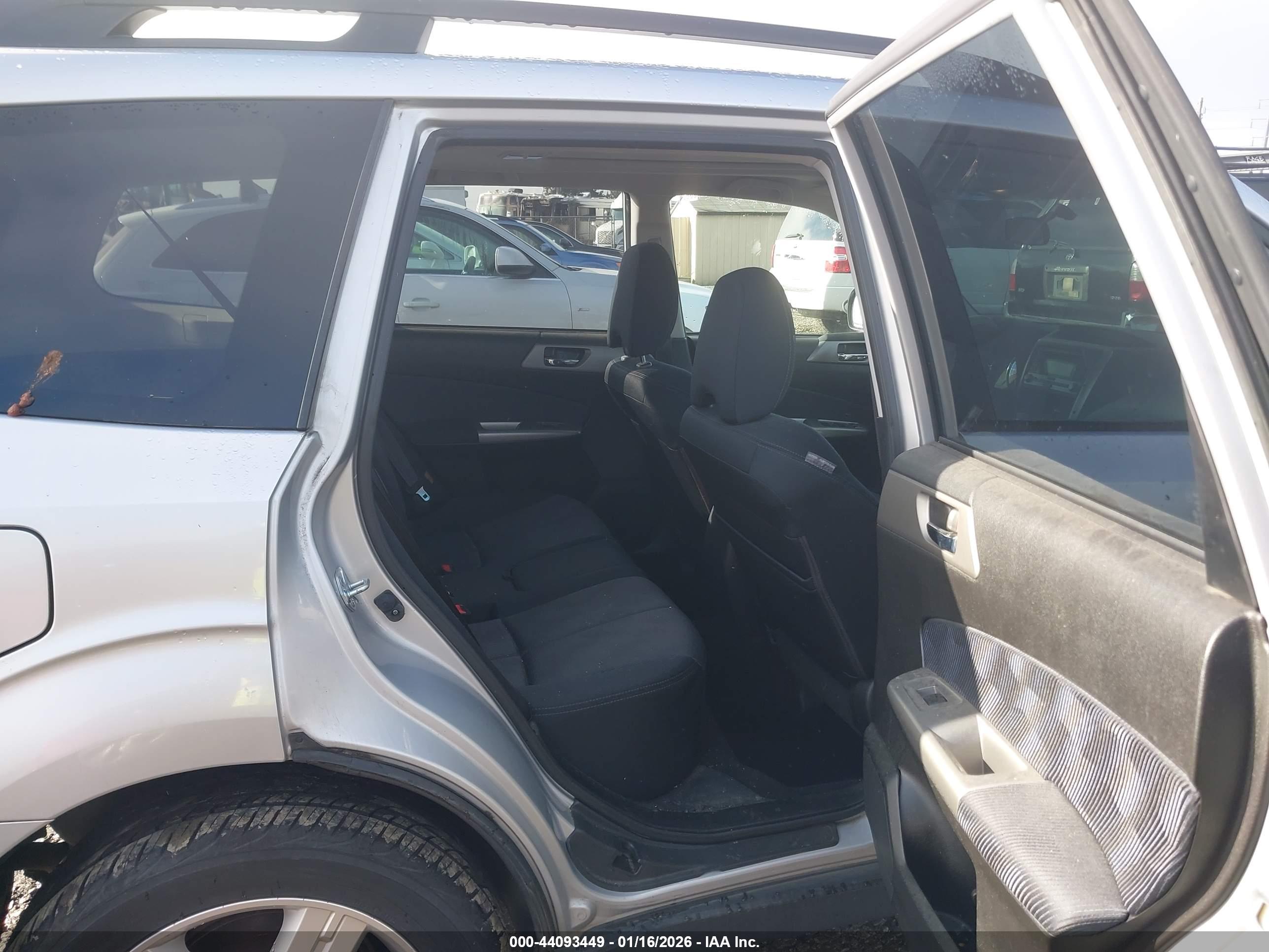 SUBARU FORESTER image 8