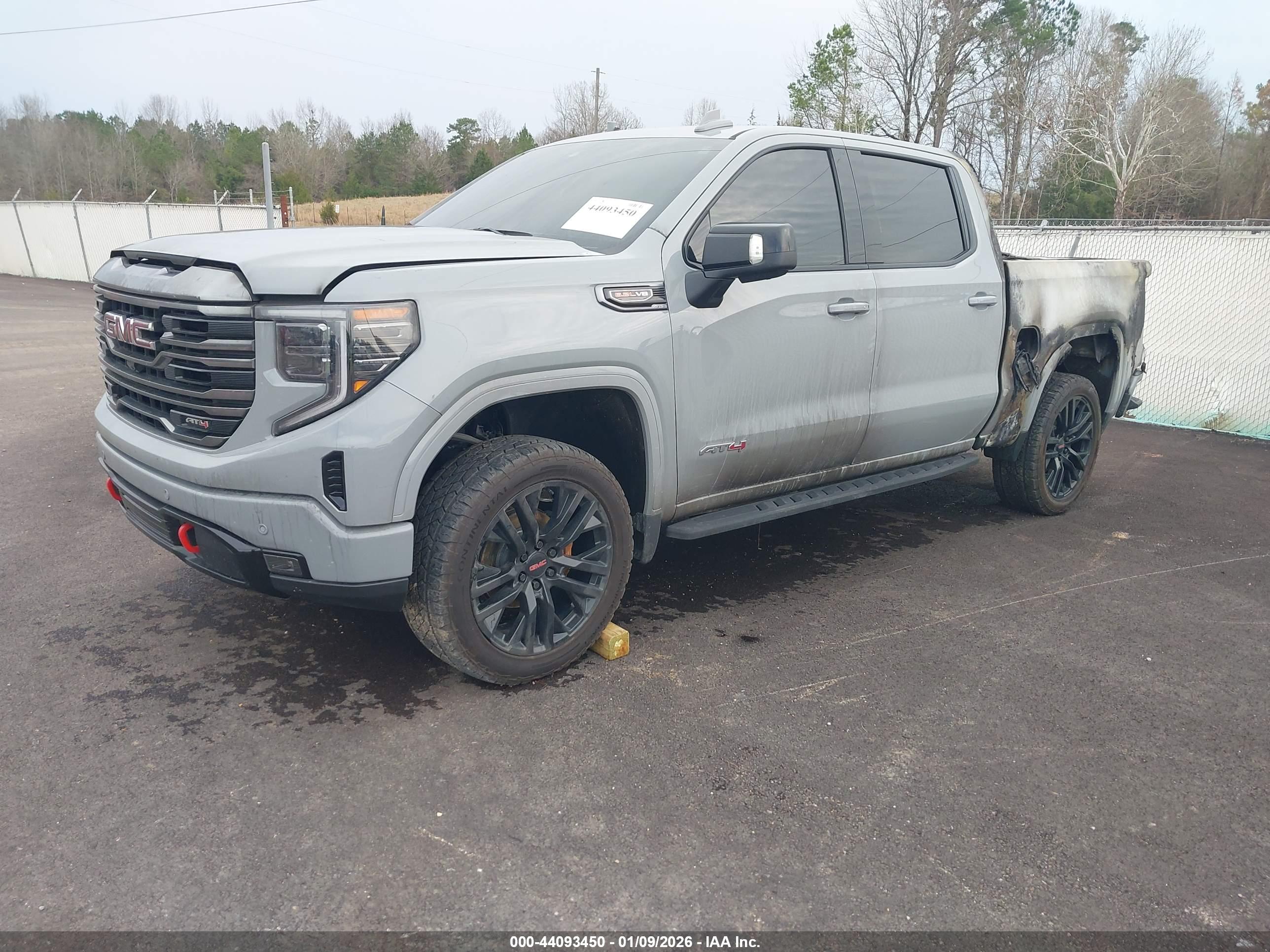 GMC SIERRA image 2