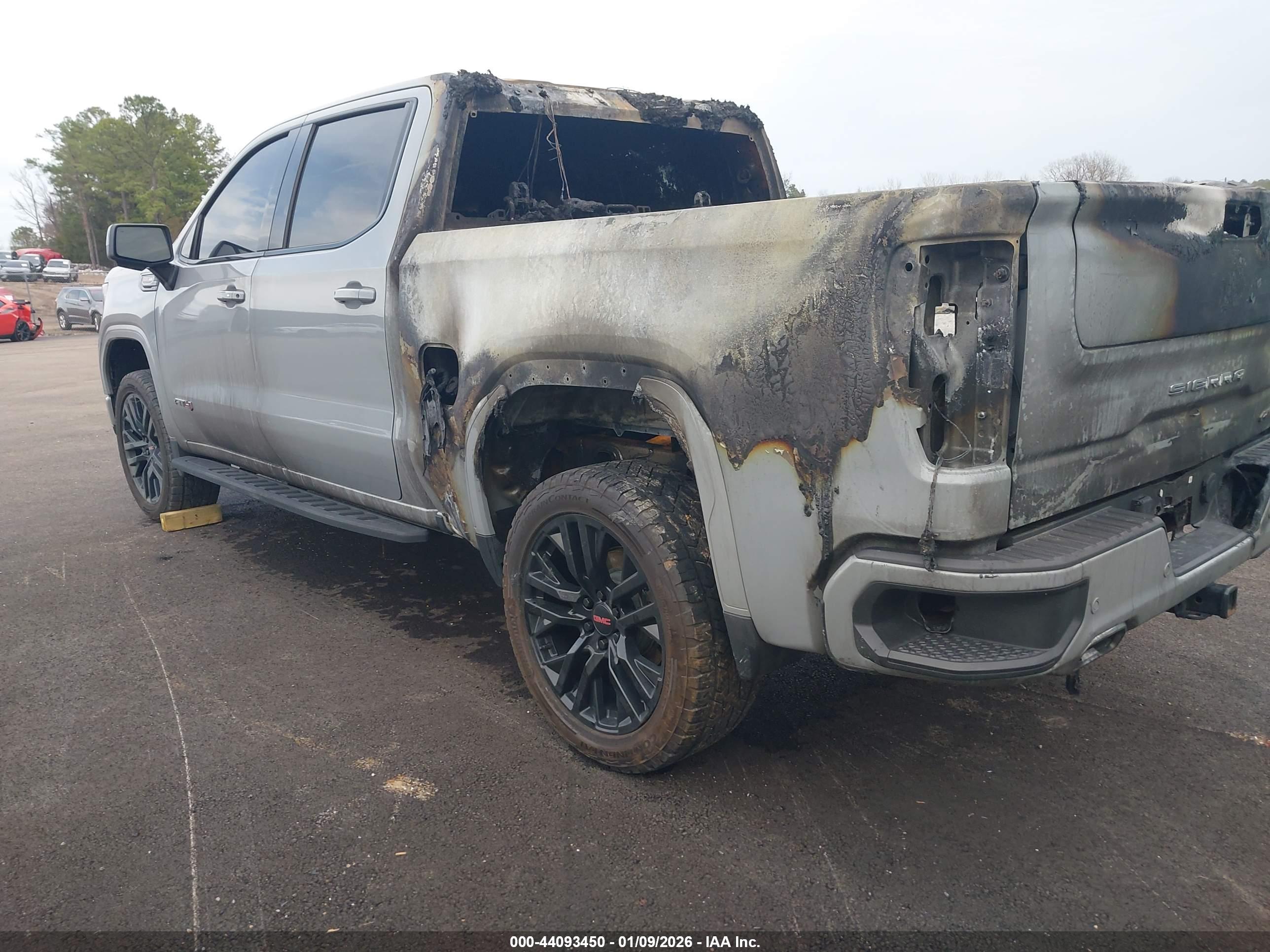 GMC SIERRA image 3