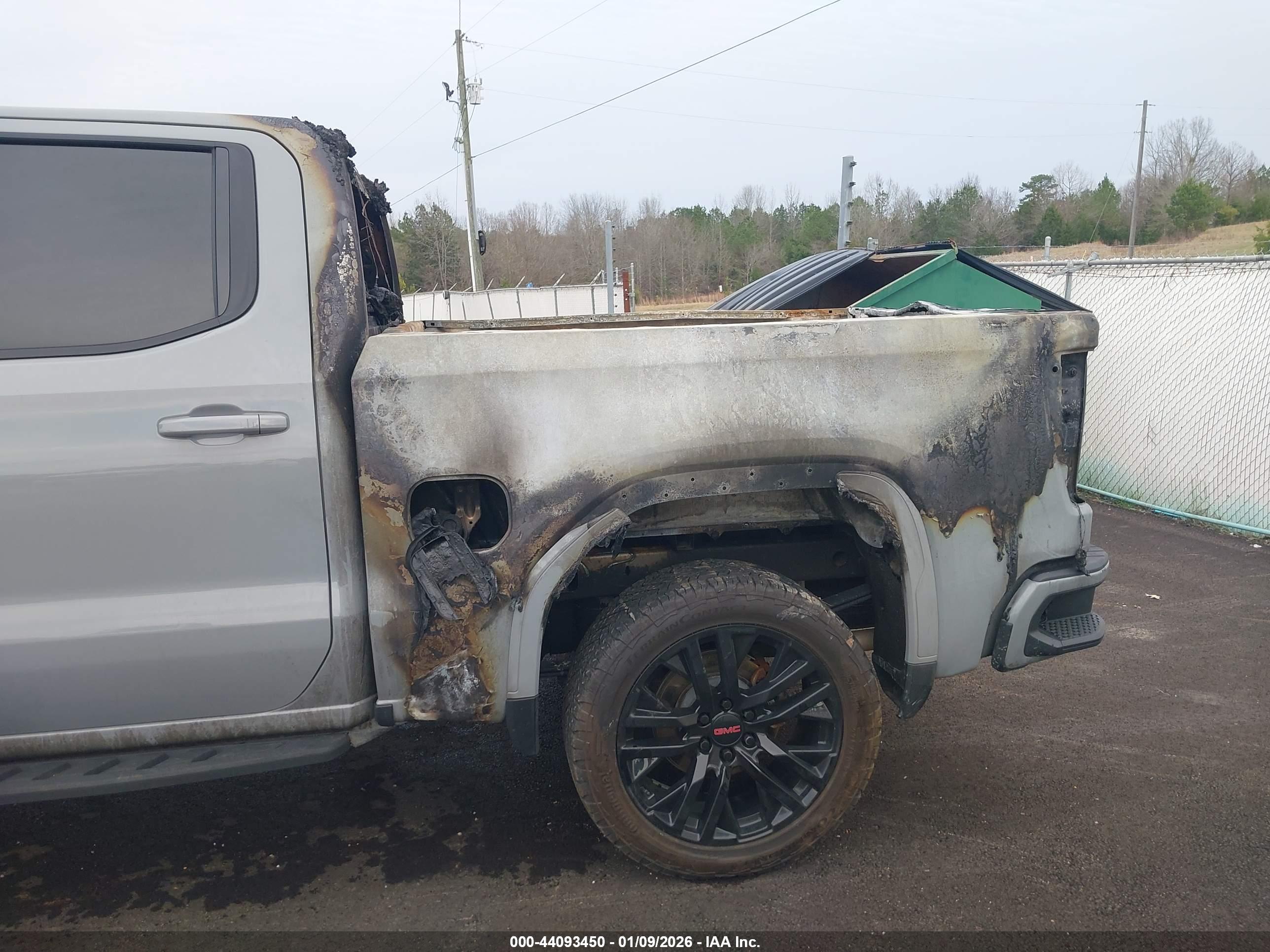 GMC SIERRA image 6