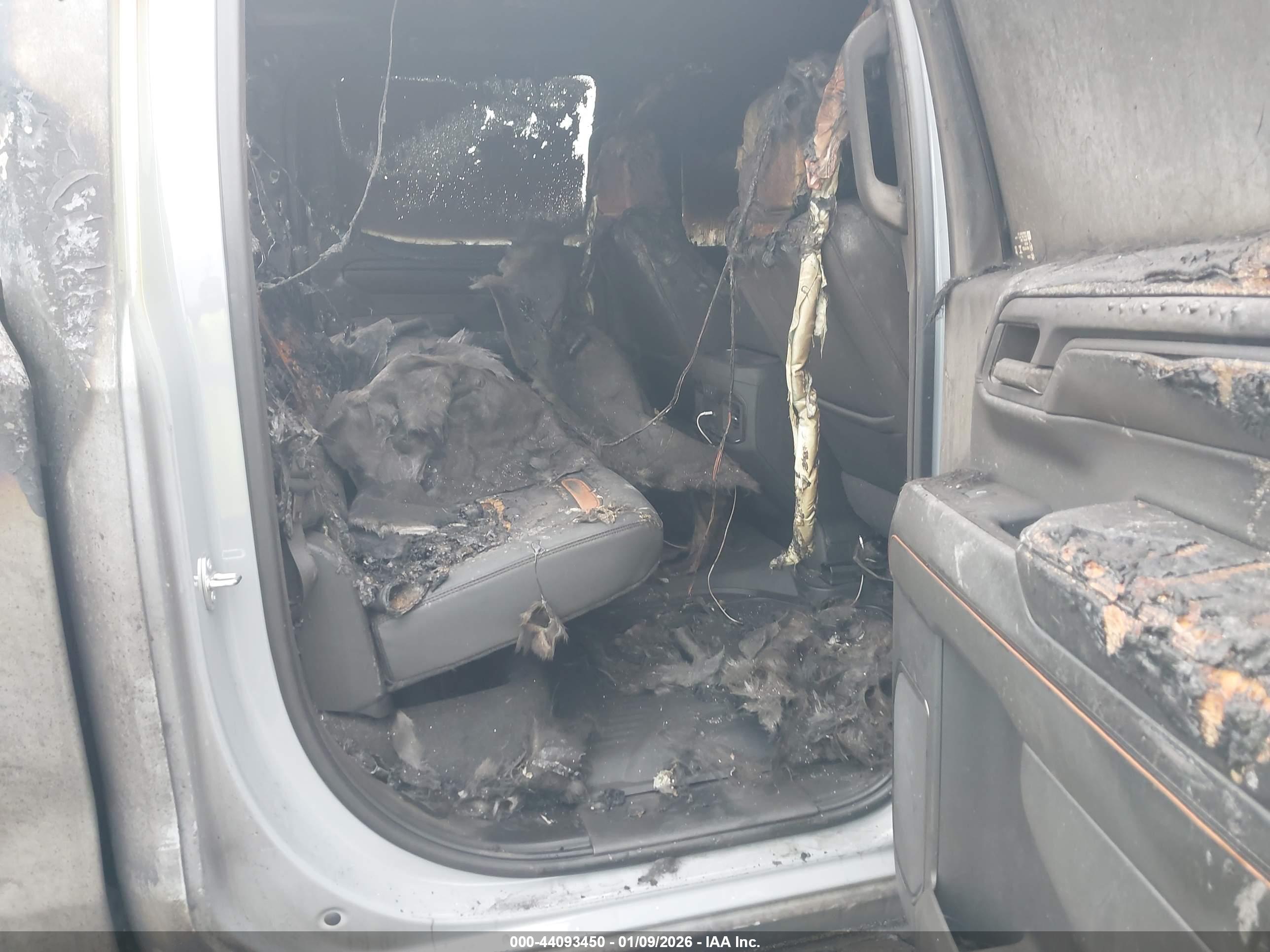 GMC SIERRA image 8