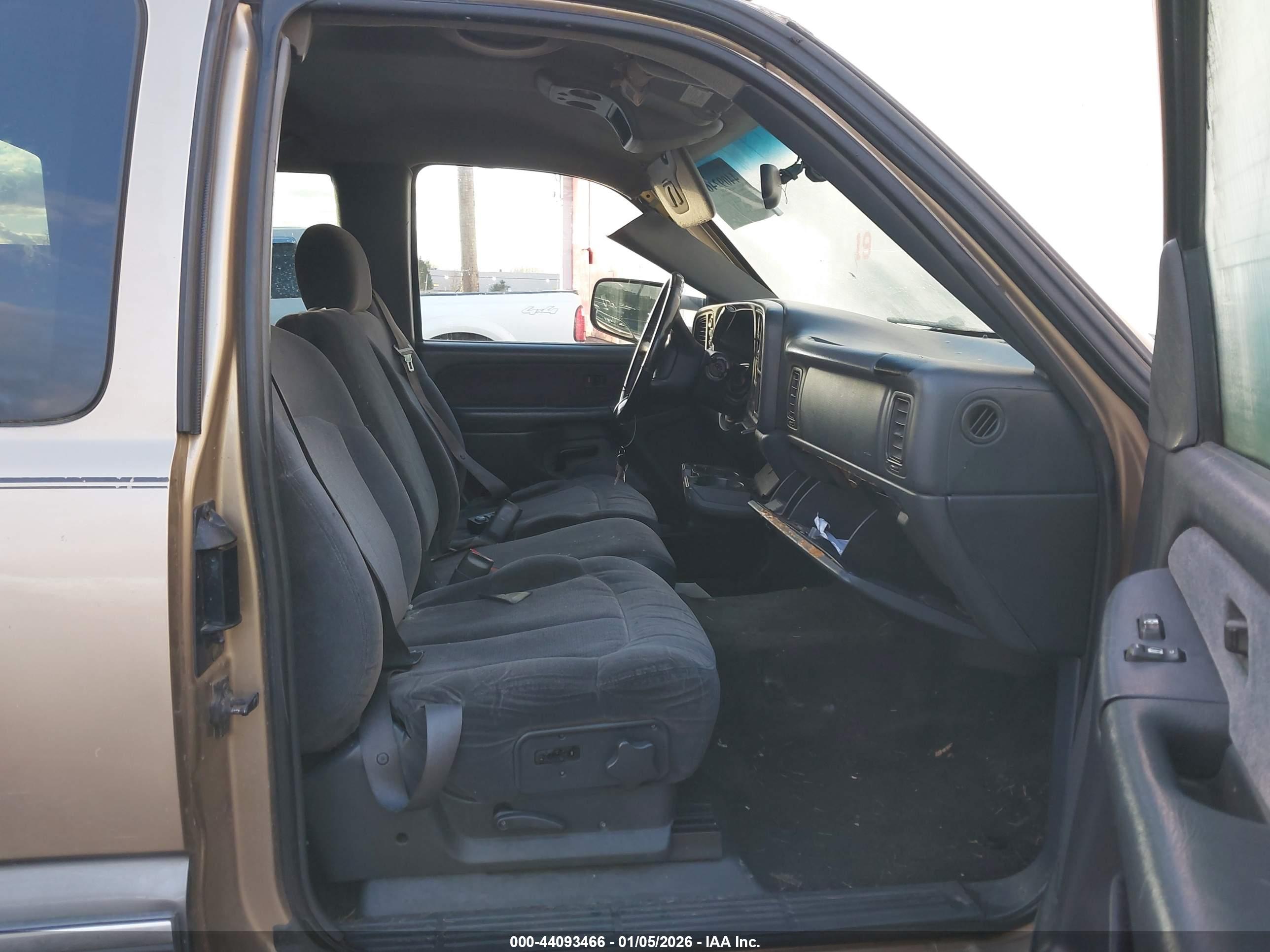 CHEVROLET SILVERADO image 5