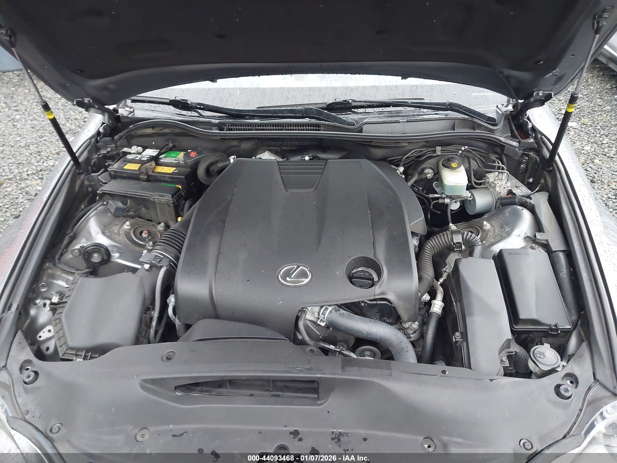 LEXUS IS image 10