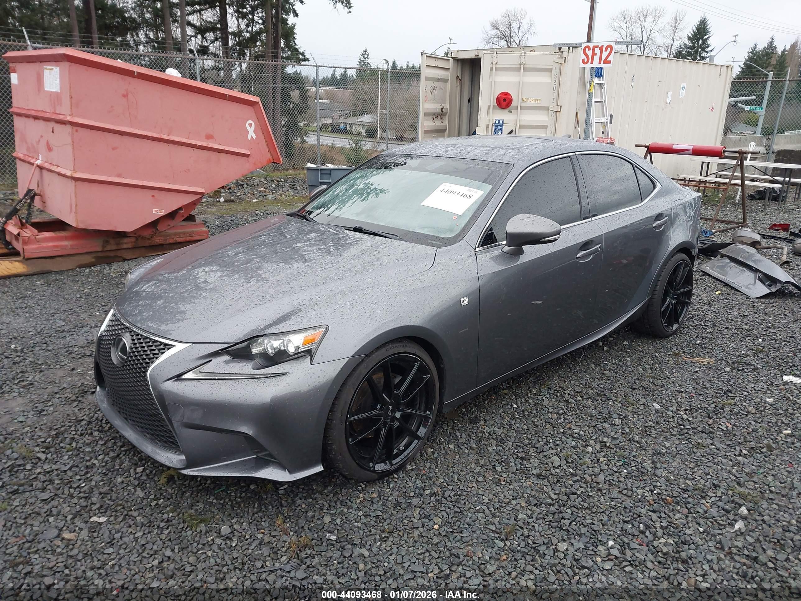 LEXUS IS image 2