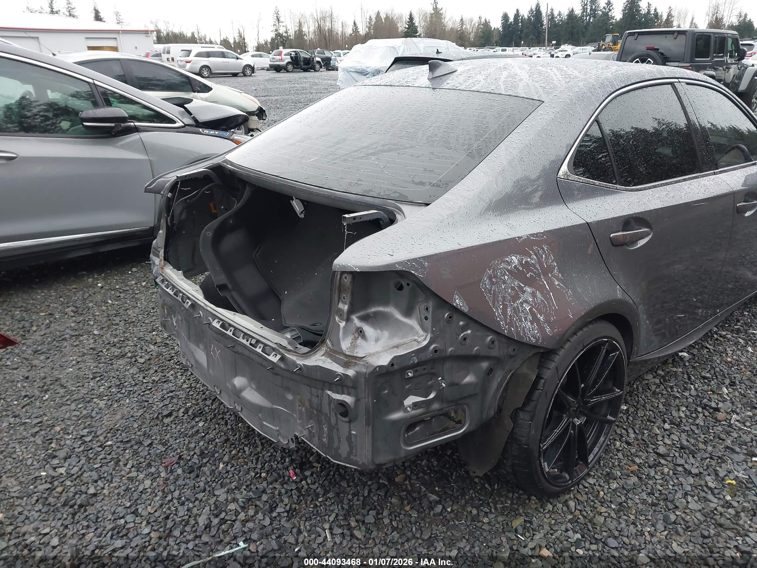 LEXUS IS image 6