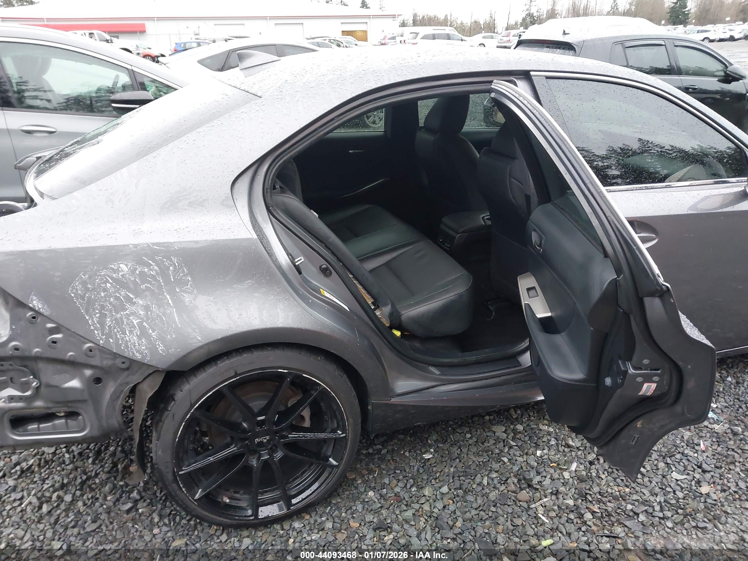 LEXUS IS image 8
