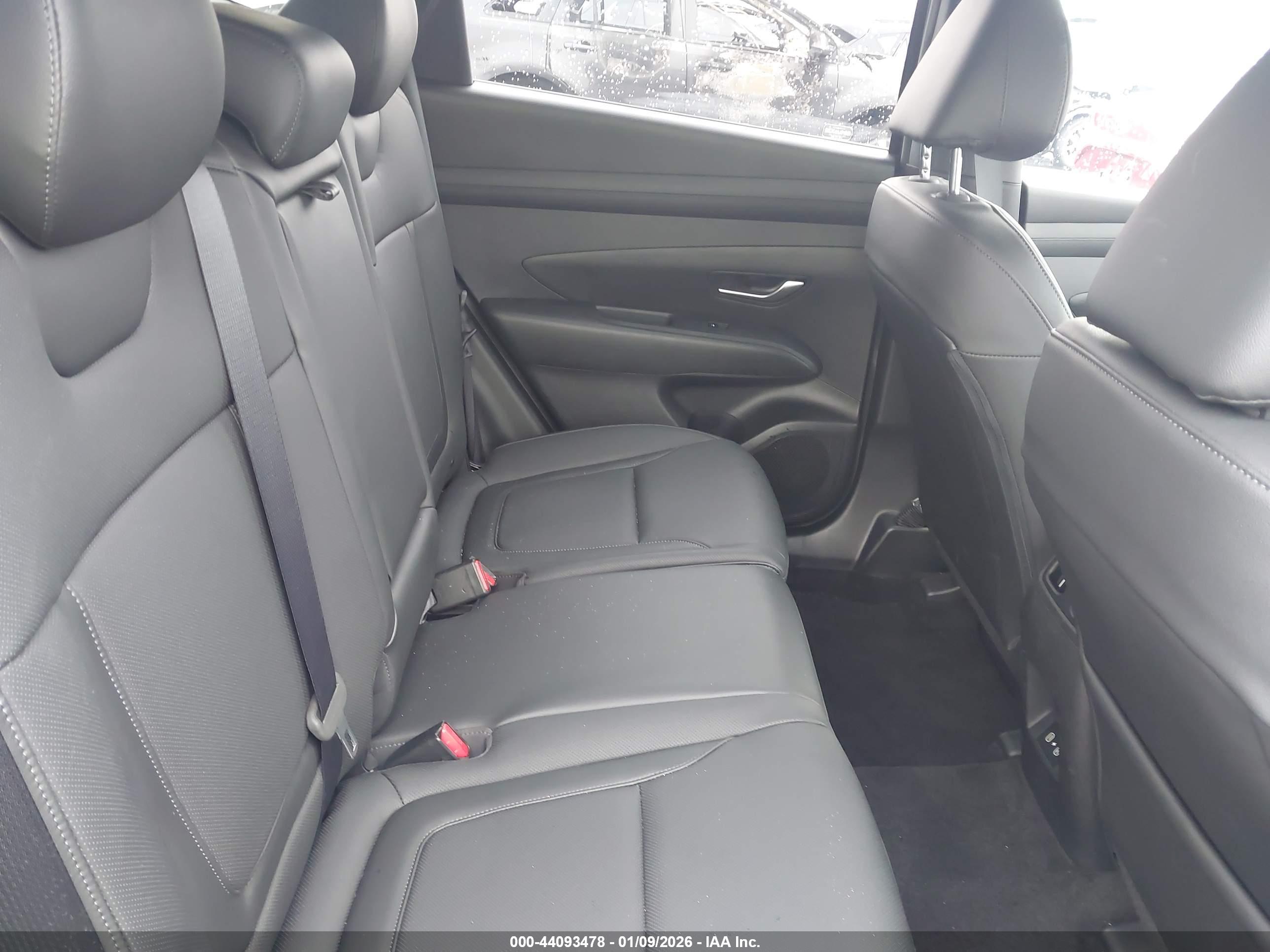 HYUNDAI TUCSON image 8