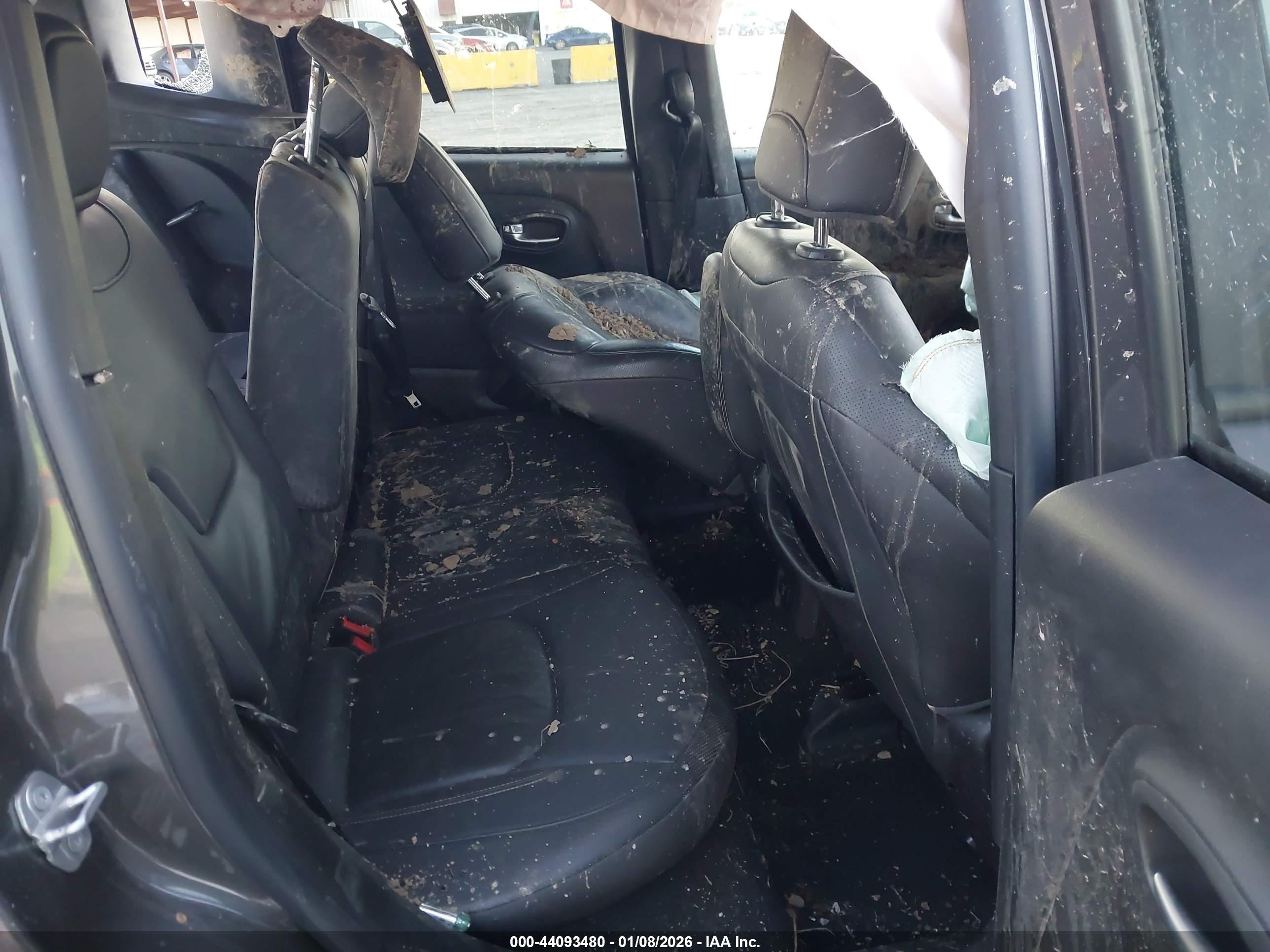 JEEP RENEGADE image 8