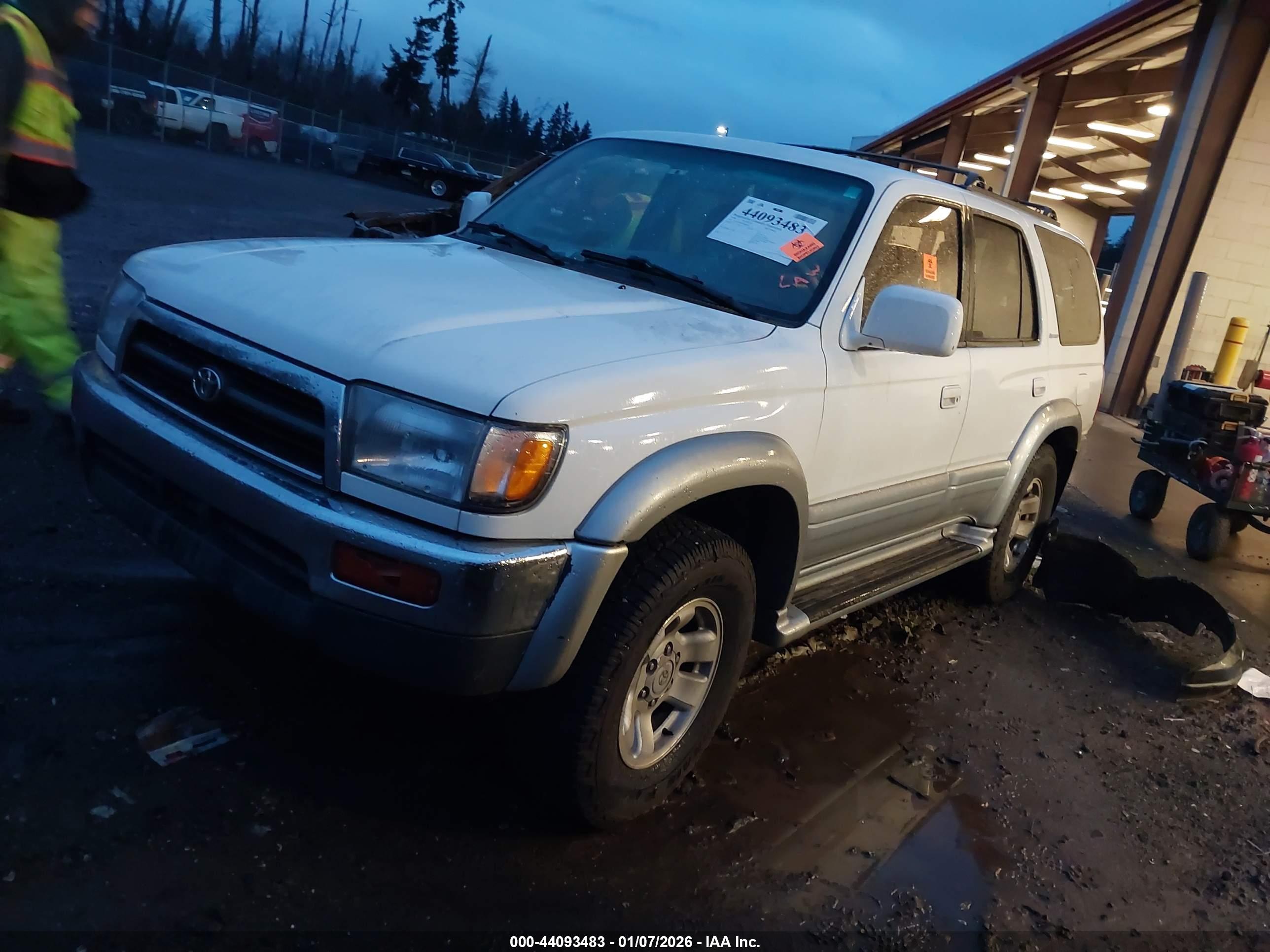 TOYOTA 4RUNNER image 2