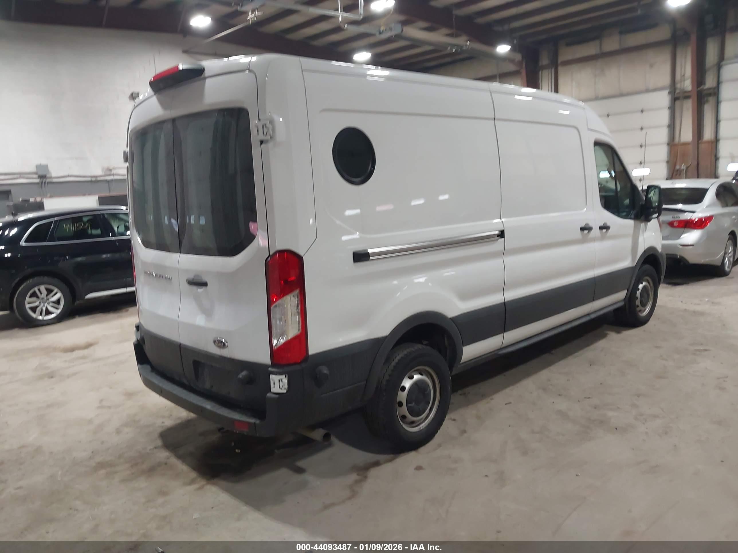 FORD TRANSIT-250 image 4