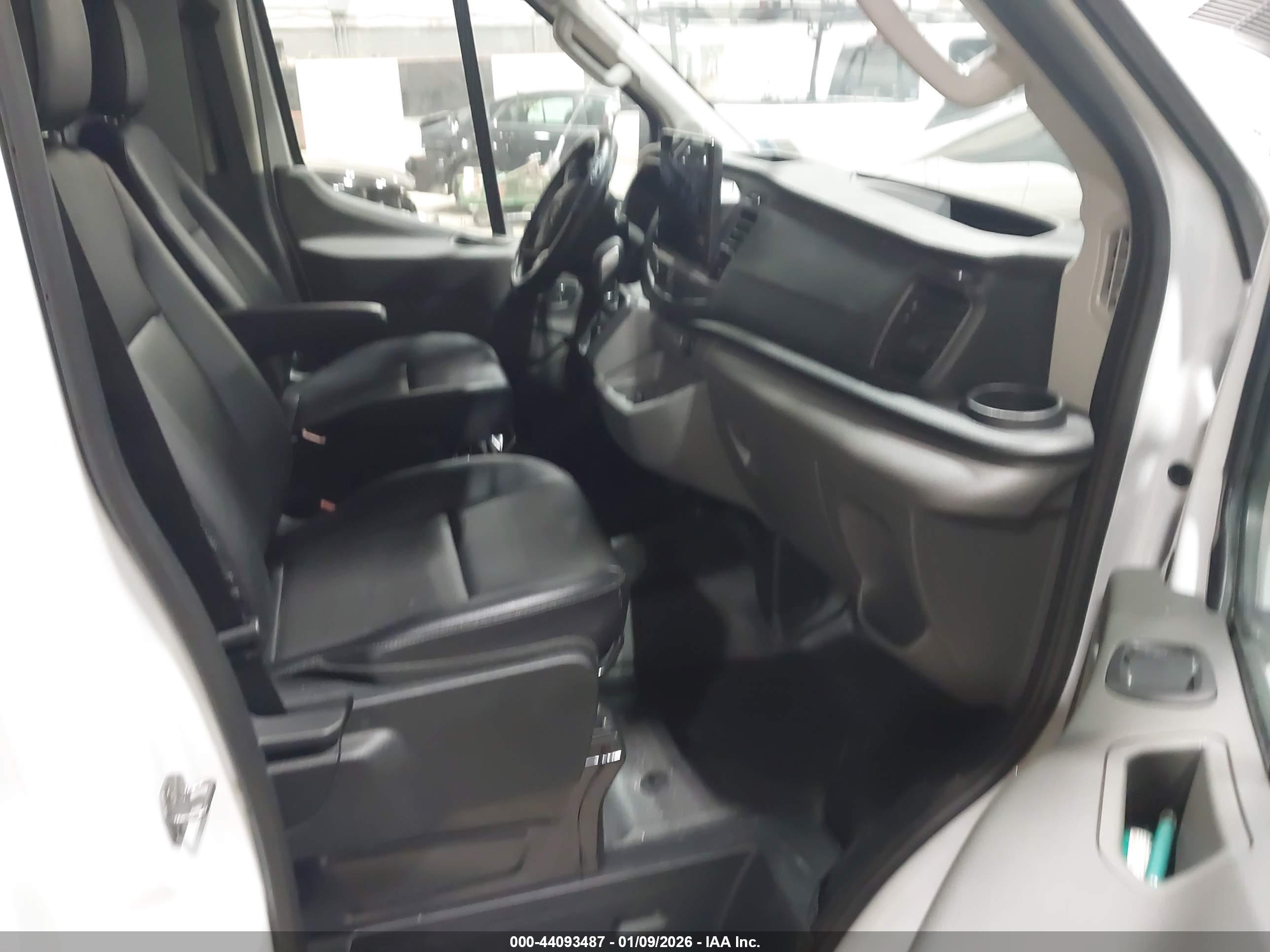 FORD TRANSIT-250 image 5
