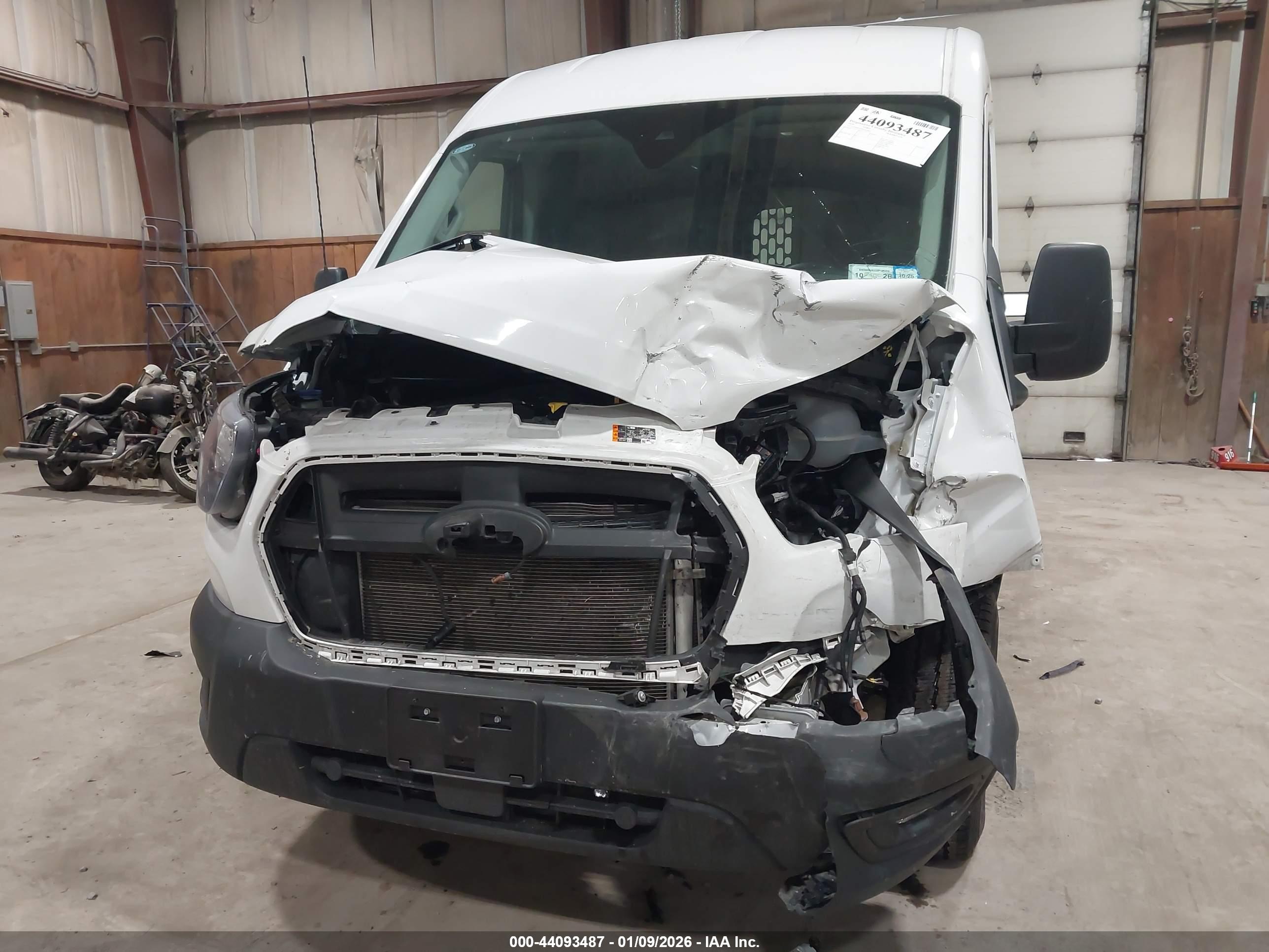 FORD TRANSIT-250 image 6