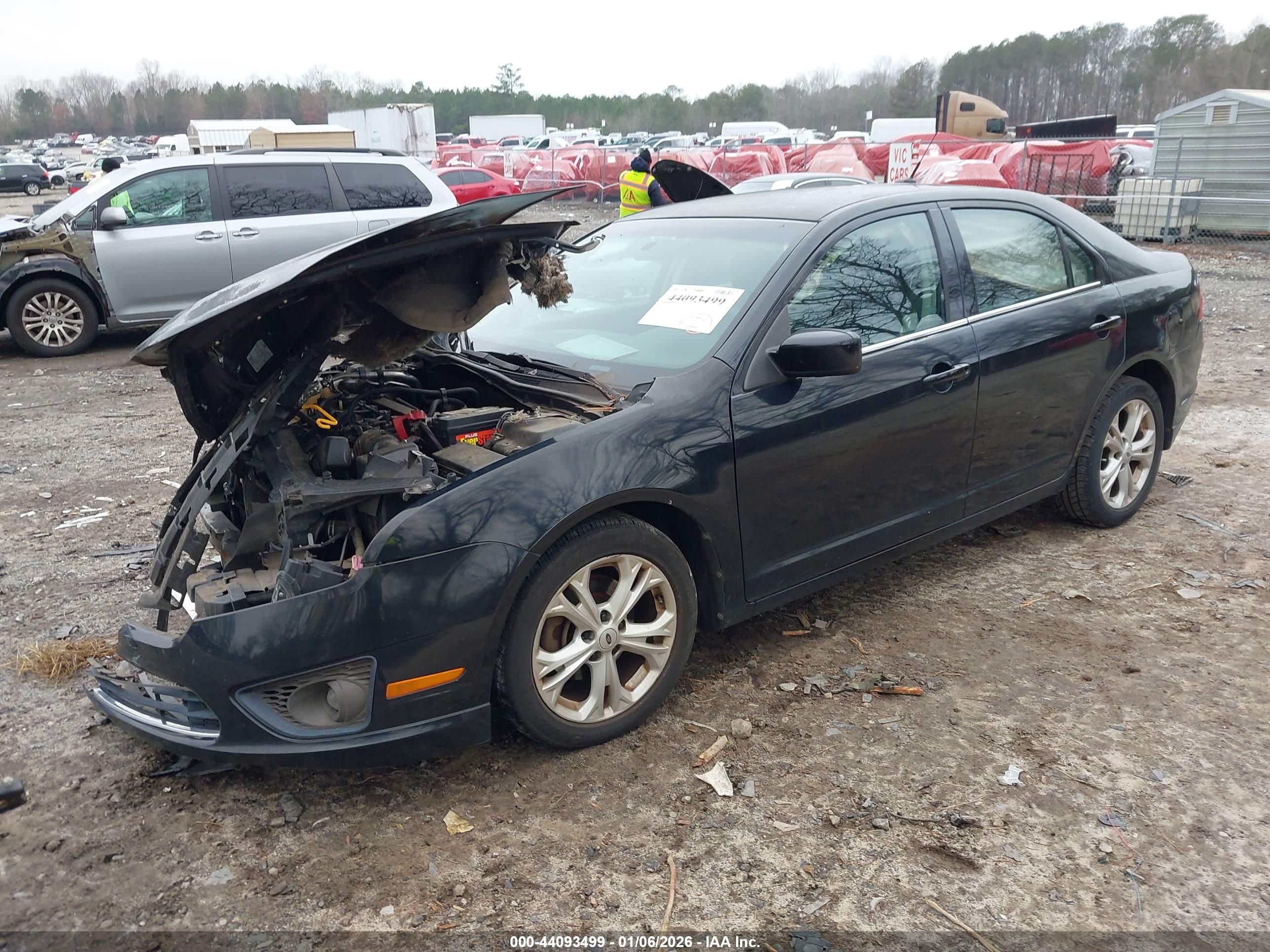 FORD FUSION image 2