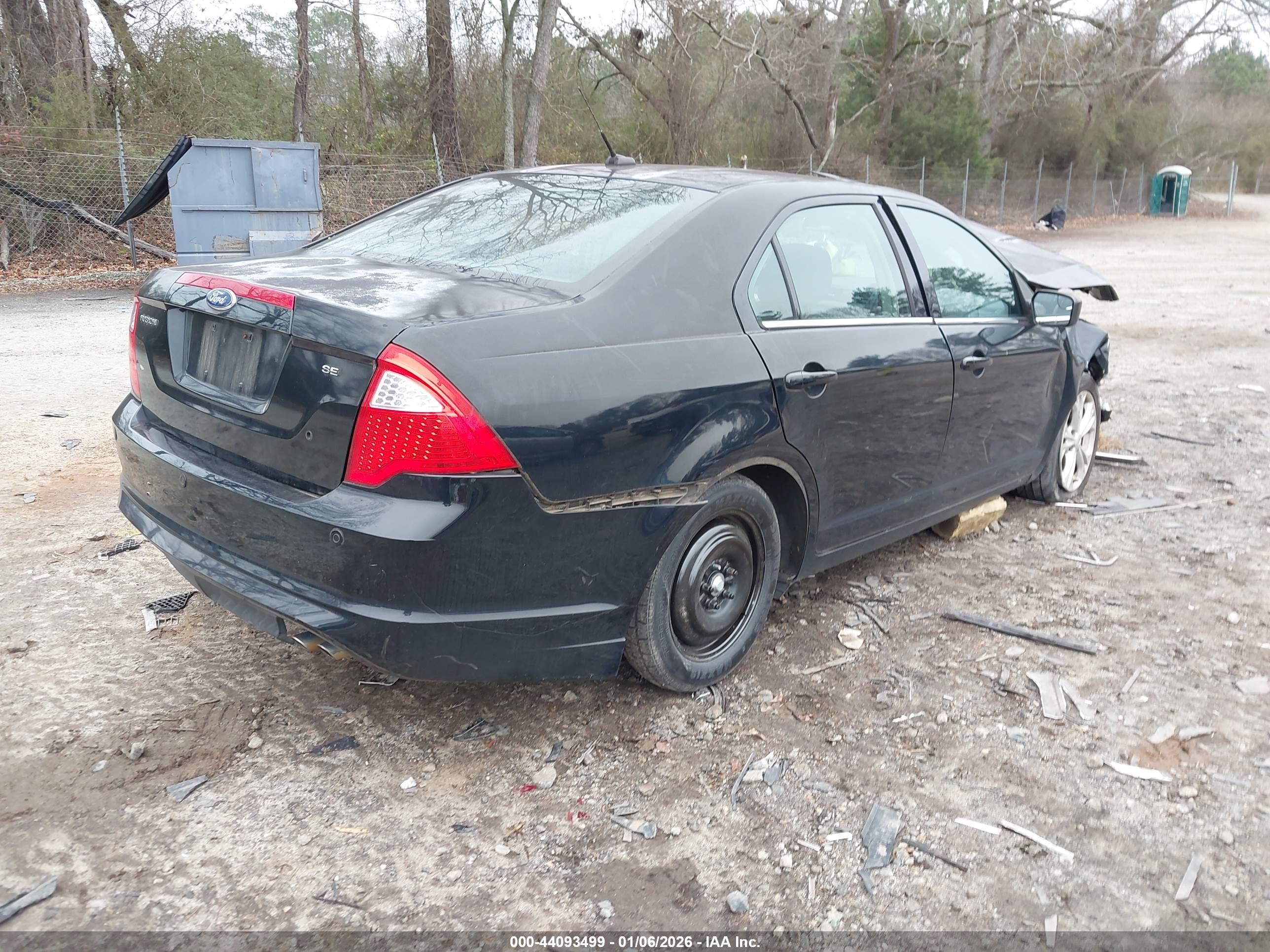 FORD FUSION image 4