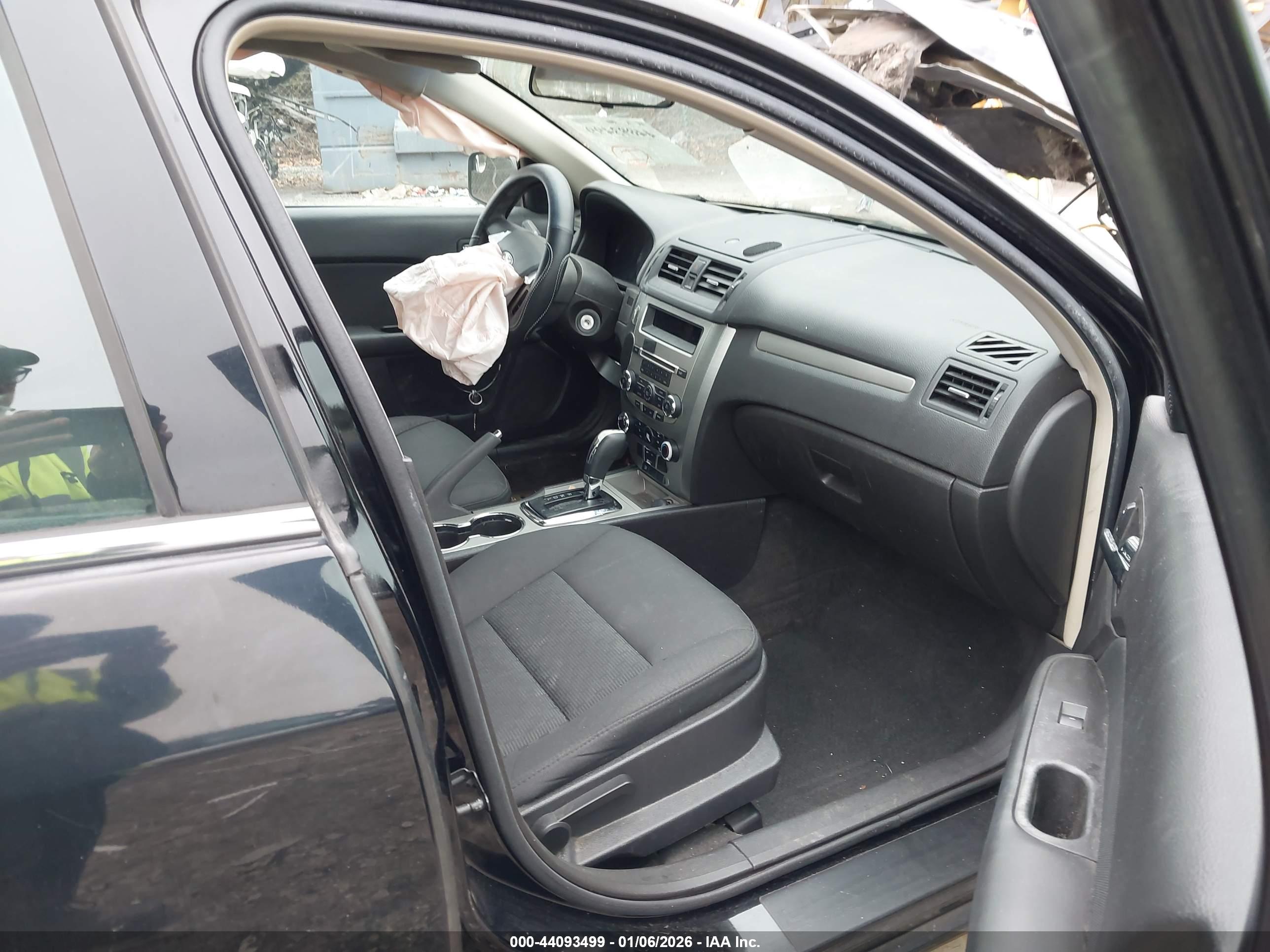 FORD FUSION image 5