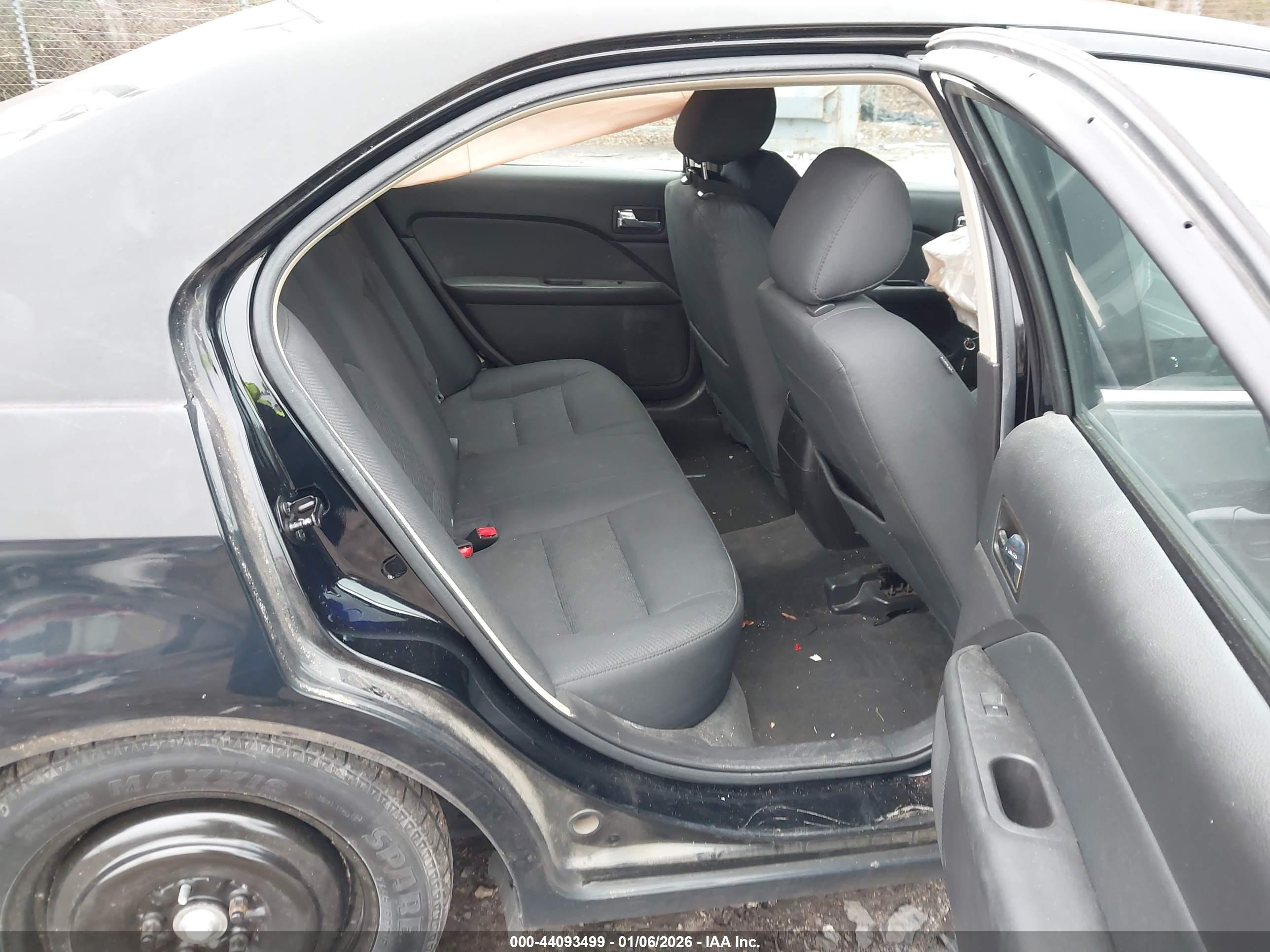 FORD FUSION image 8